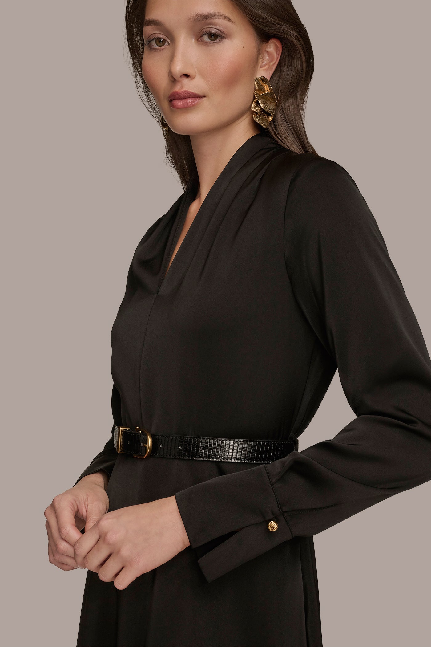 BELTED V-NECK MIDI DRESS VIEW 5 BELTED V-NECK MIDI DRESS VIEW 5