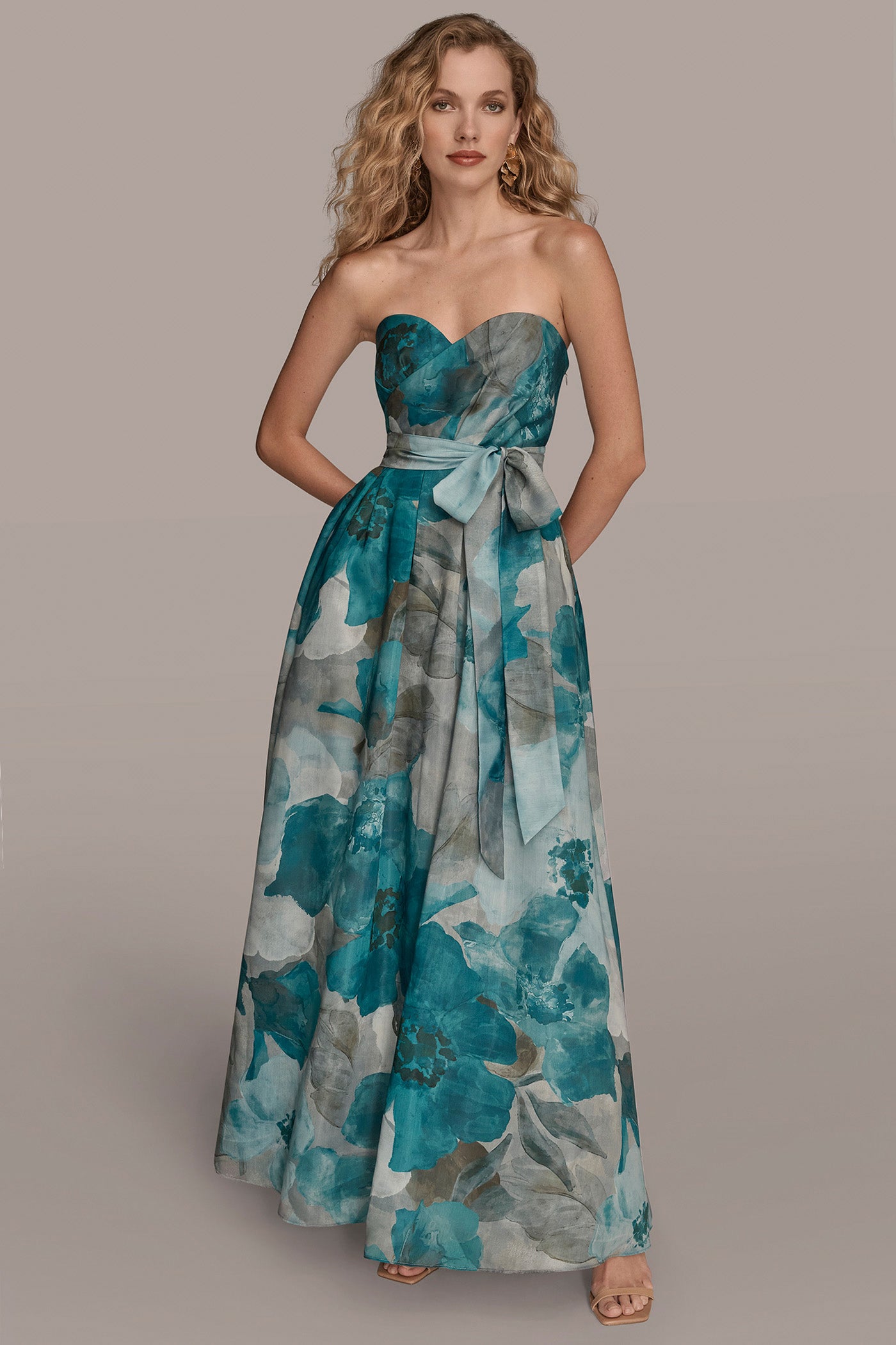 BOW-EMBELLISHED FLORAL GOWN | View 1 | Event Dressing BOW-EMBELLISHED FLORAL GOWN | View 1 | Event Dressing