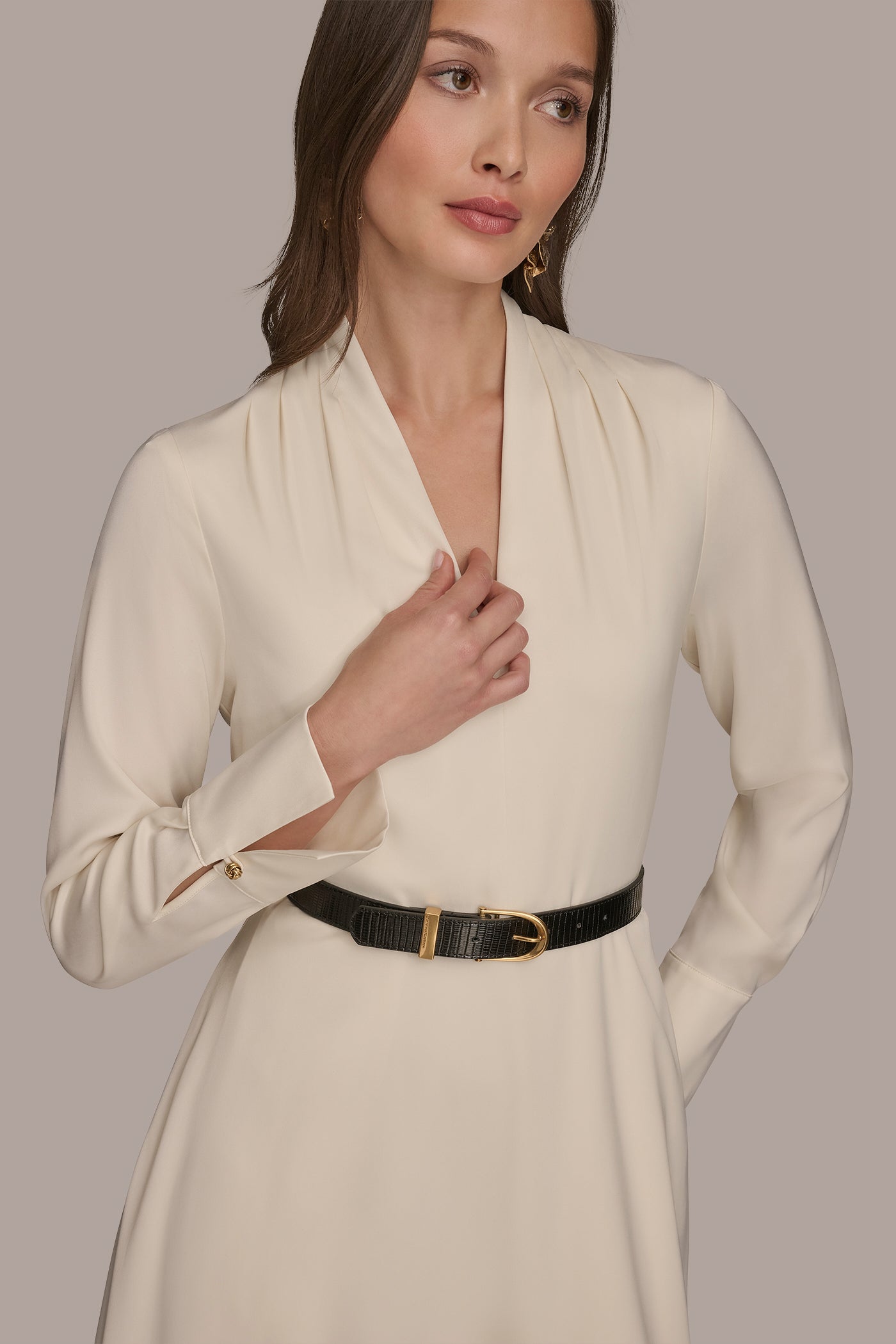 BELTED V-NECK MIDI DRESS VIEW 5 BELTED V-NECK MIDI DRESS VIEW 5