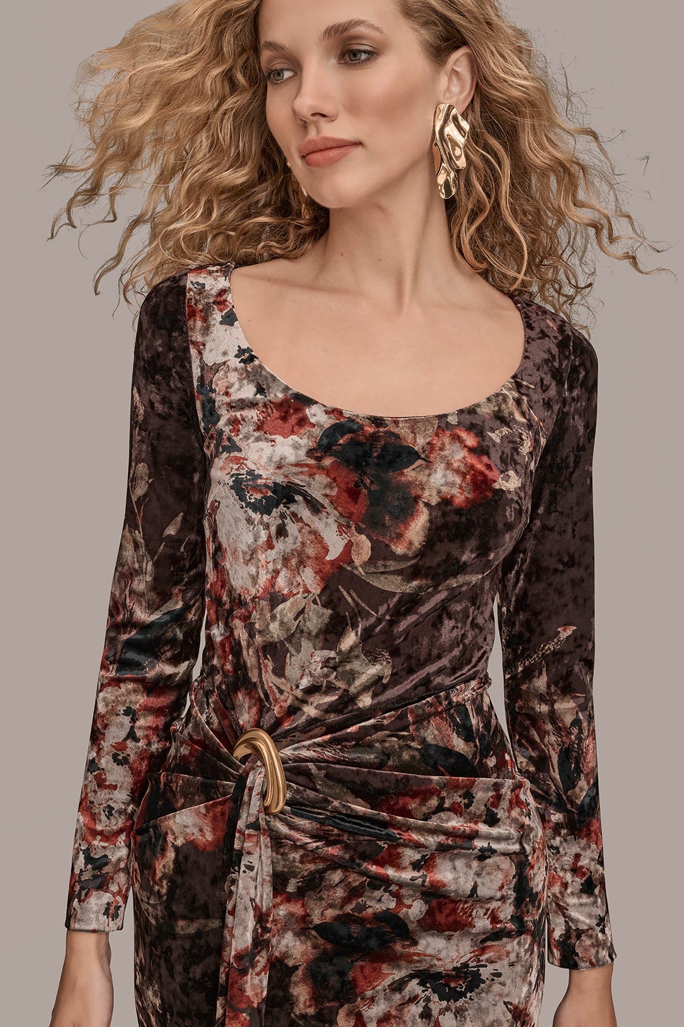 CRUSHED VELVET GATHERED SHEATH DRESS VIEW 4 | Dresses & Jumpsuits CRUSHED VELVET GATHERED SHEATH DRESS VIEW 4 | Dresses & Jumpsuits