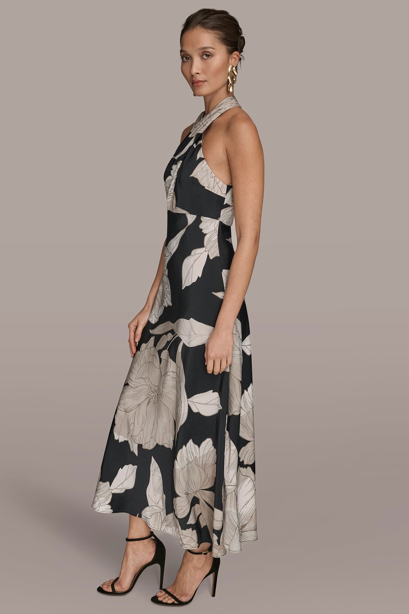 SLEEVELESS FLORAL HALTER A LINE MIDI DRESS | View 2 | Event Dressing SLEEVELESS FLORAL HALTER A LINE MIDI DRESS | View 2 | Event Dressing