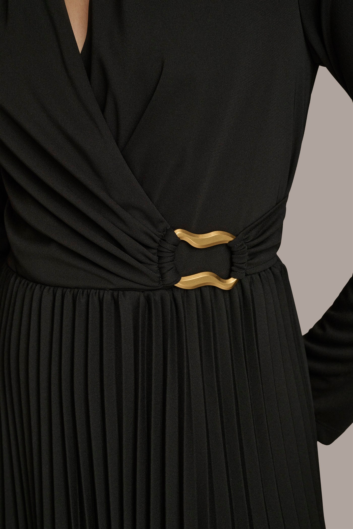 V-NECK PLEATED SKIRT MIDI DRESS VIEW 7 | Last Chance V-NECK PLEATED SKIRT MIDI DRESS VIEW 7 | Last Chance