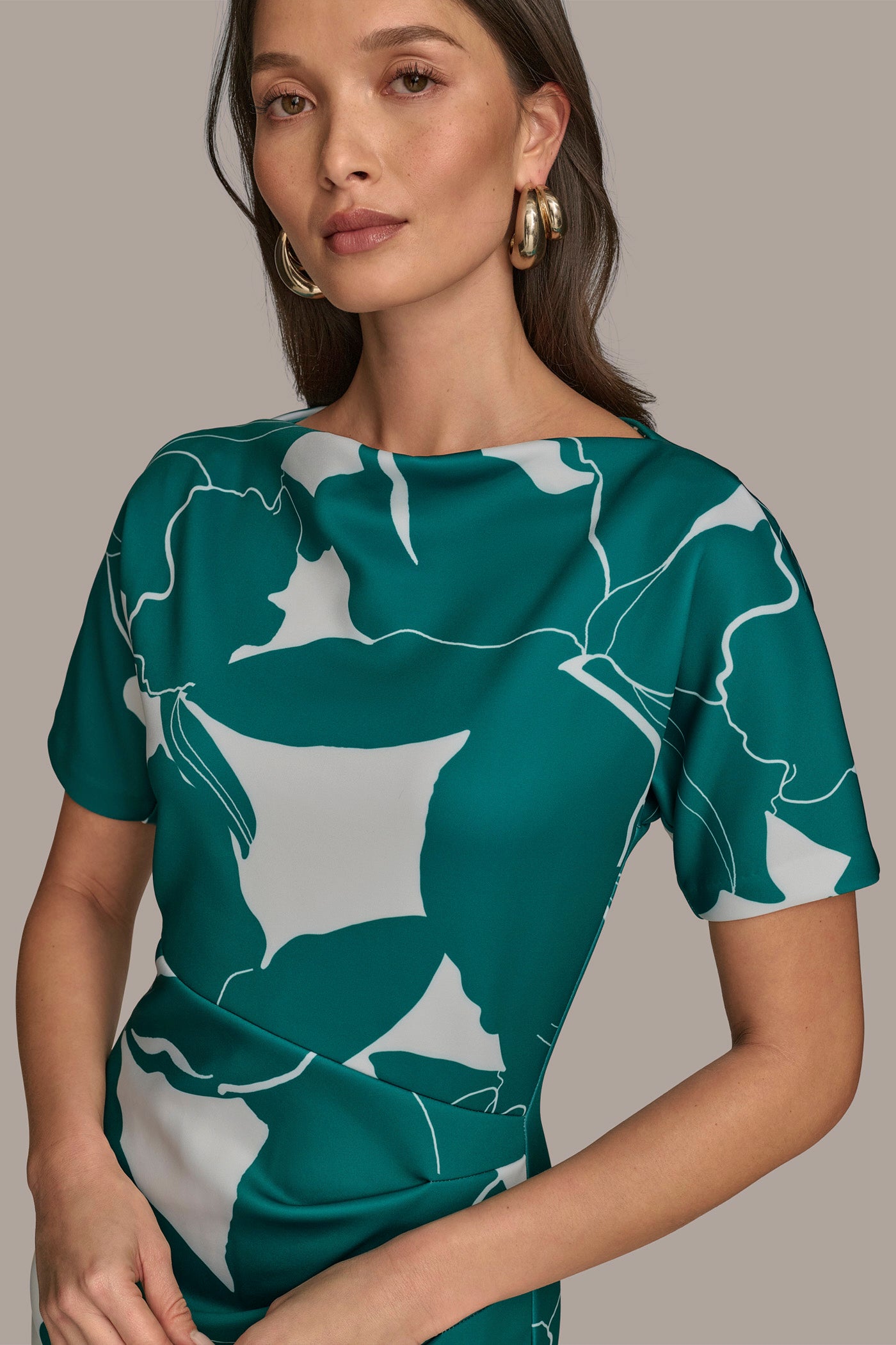 SHORT SLEEVE SCUBA MIDI SHEATH VIEW 4 | Clothing SHORT SLEEVE SCUBA MIDI SHEATH VIEW 4 | Clothing