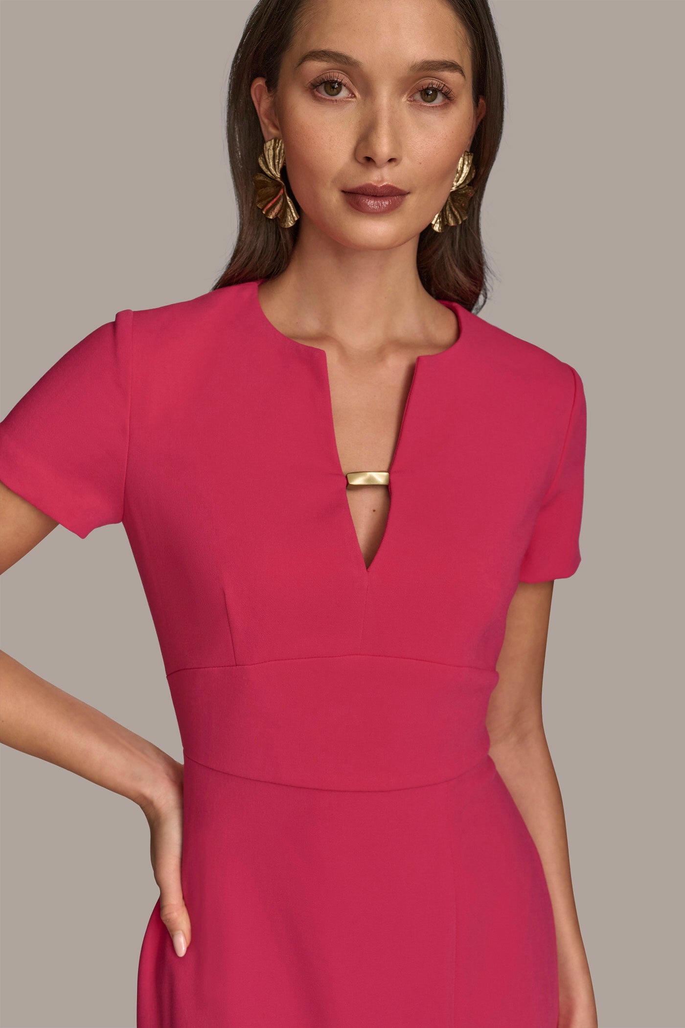KEYHOLE NECK SHEATH DRESS VIEW 4 KEYHOLE NECK SHEATH DRESS VIEW 4