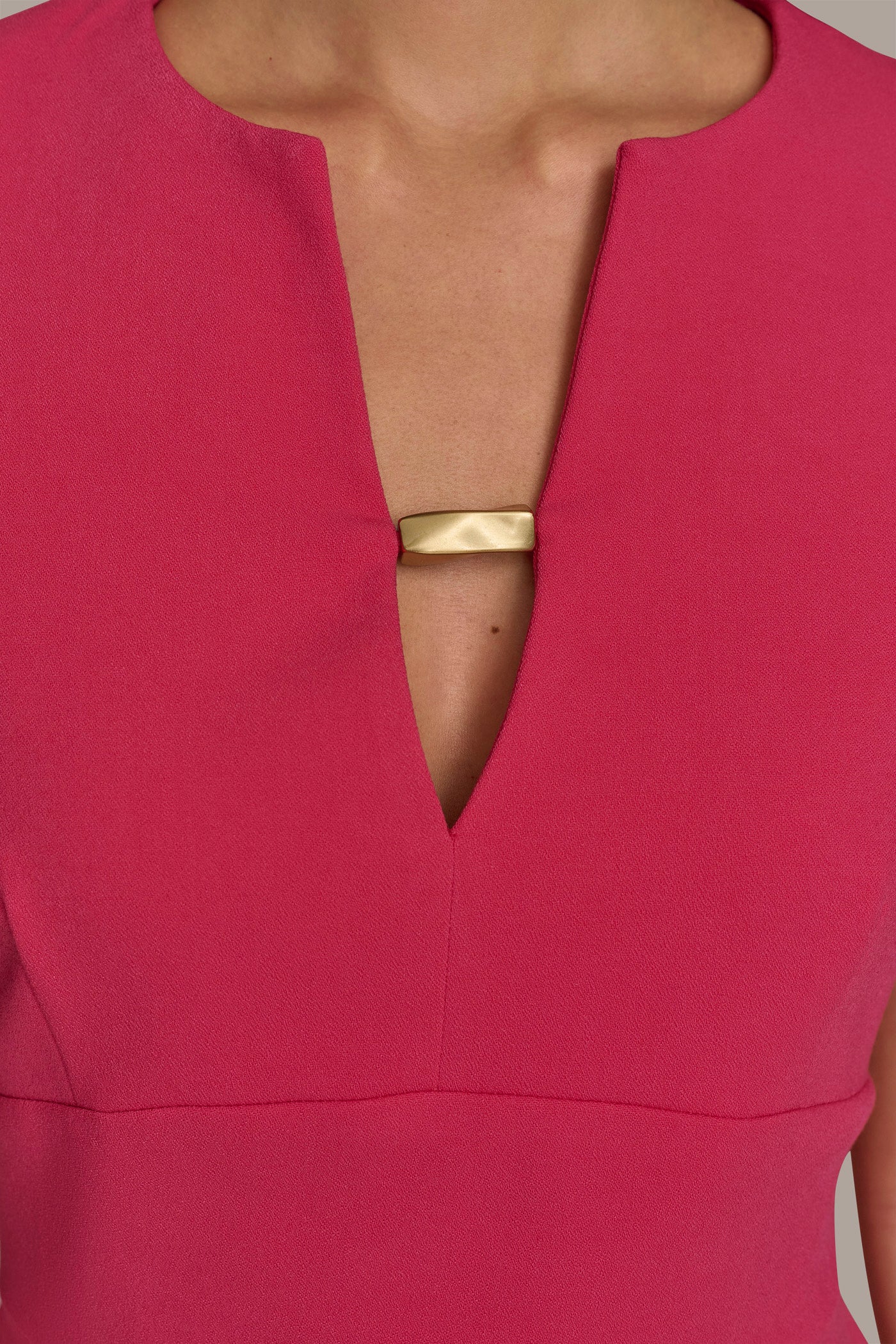 KEYHOLE NECK SHEATH DRESS VIEW 5 KEYHOLE NECK SHEATH DRESS VIEW 5