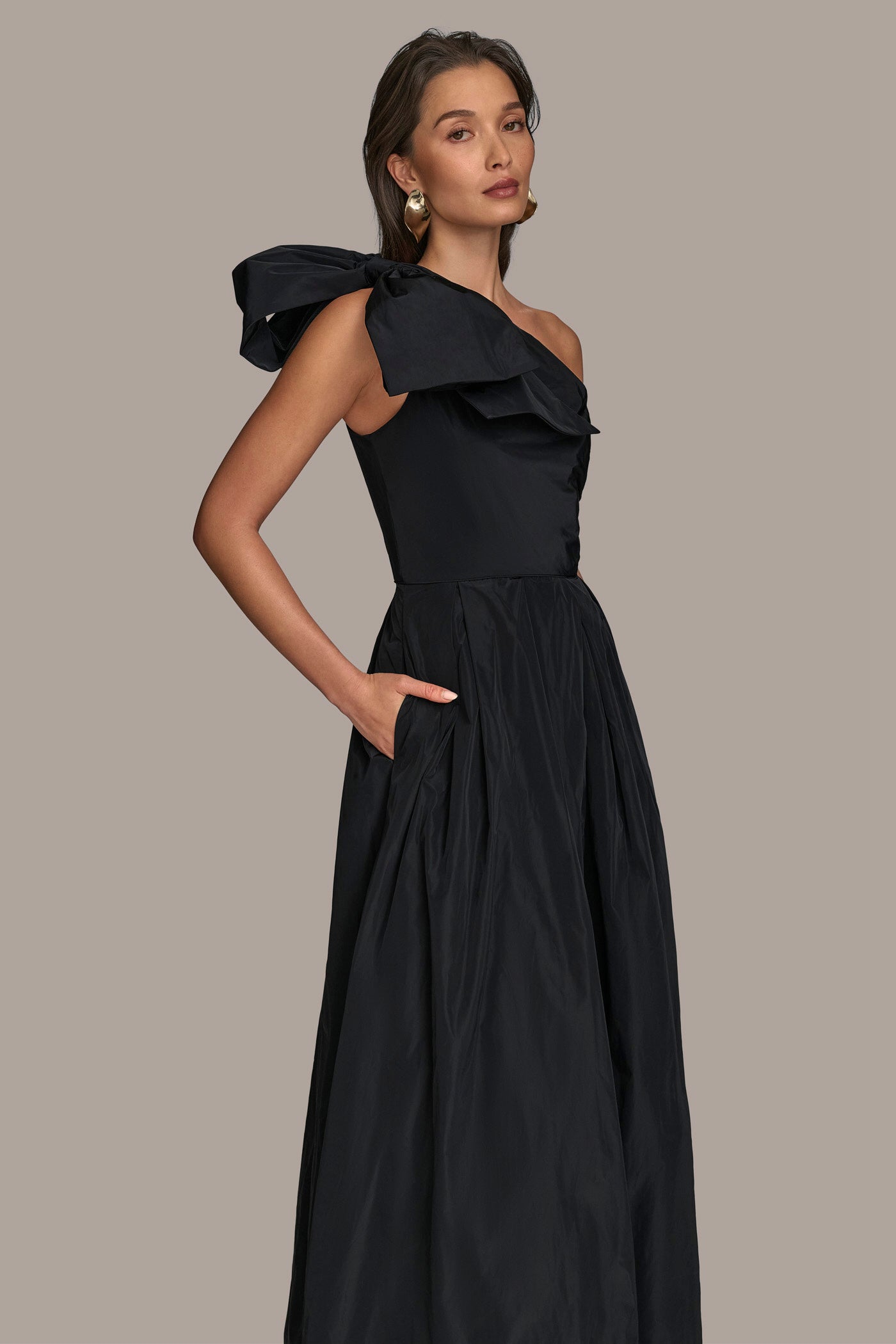 ONE-SHOULDER BOW-EMBELLISHED BALL GOWN VIEW 7 ONE-SHOULDER BOW-EMBELLISHED BALL GOWN VIEW 7