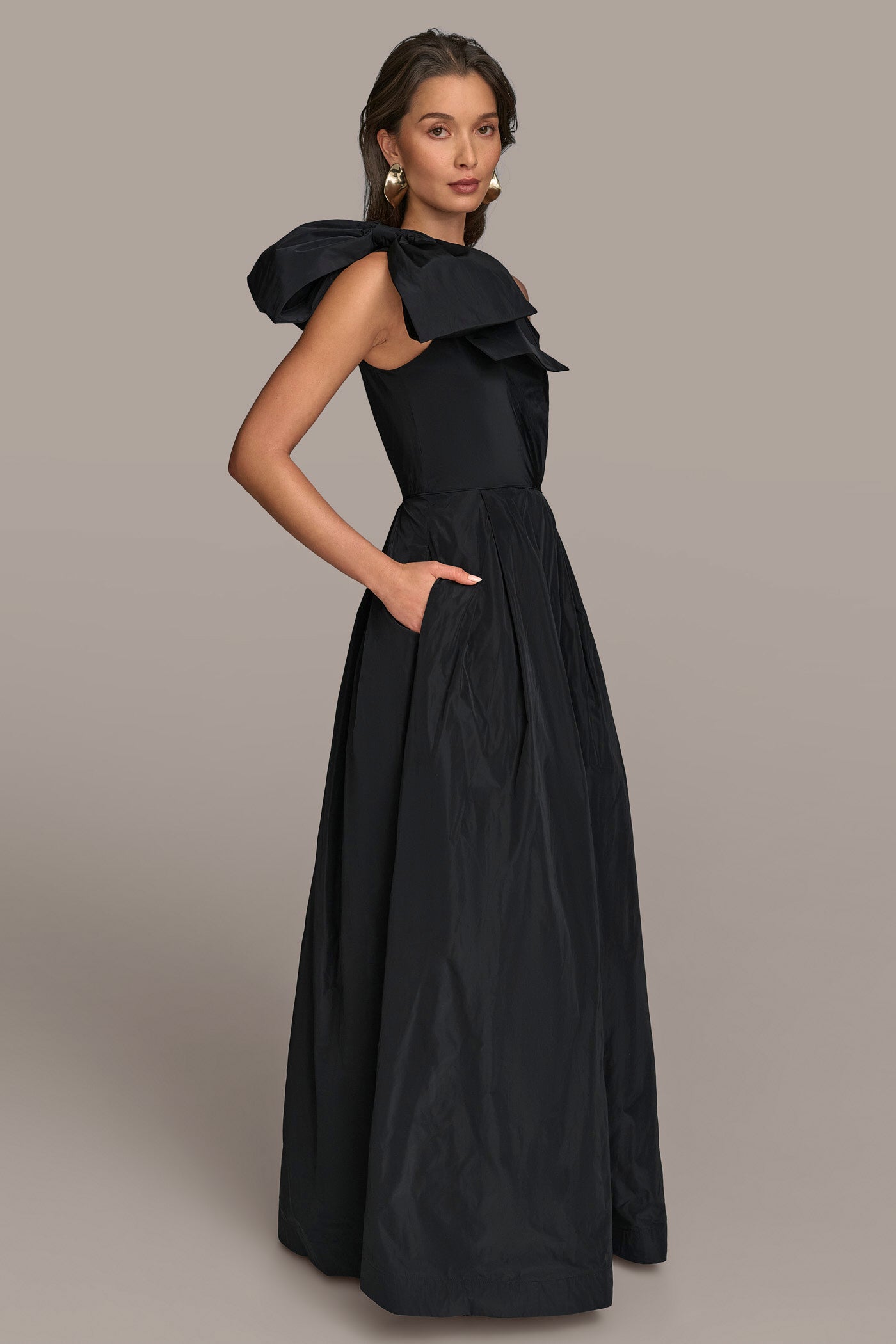 ONE-SHOULDER BOW-EMBELLISHED BALL GOWN VIEW 3 ONE-SHOULDER BOW-EMBELLISHED BALL GOWN VIEW 3
