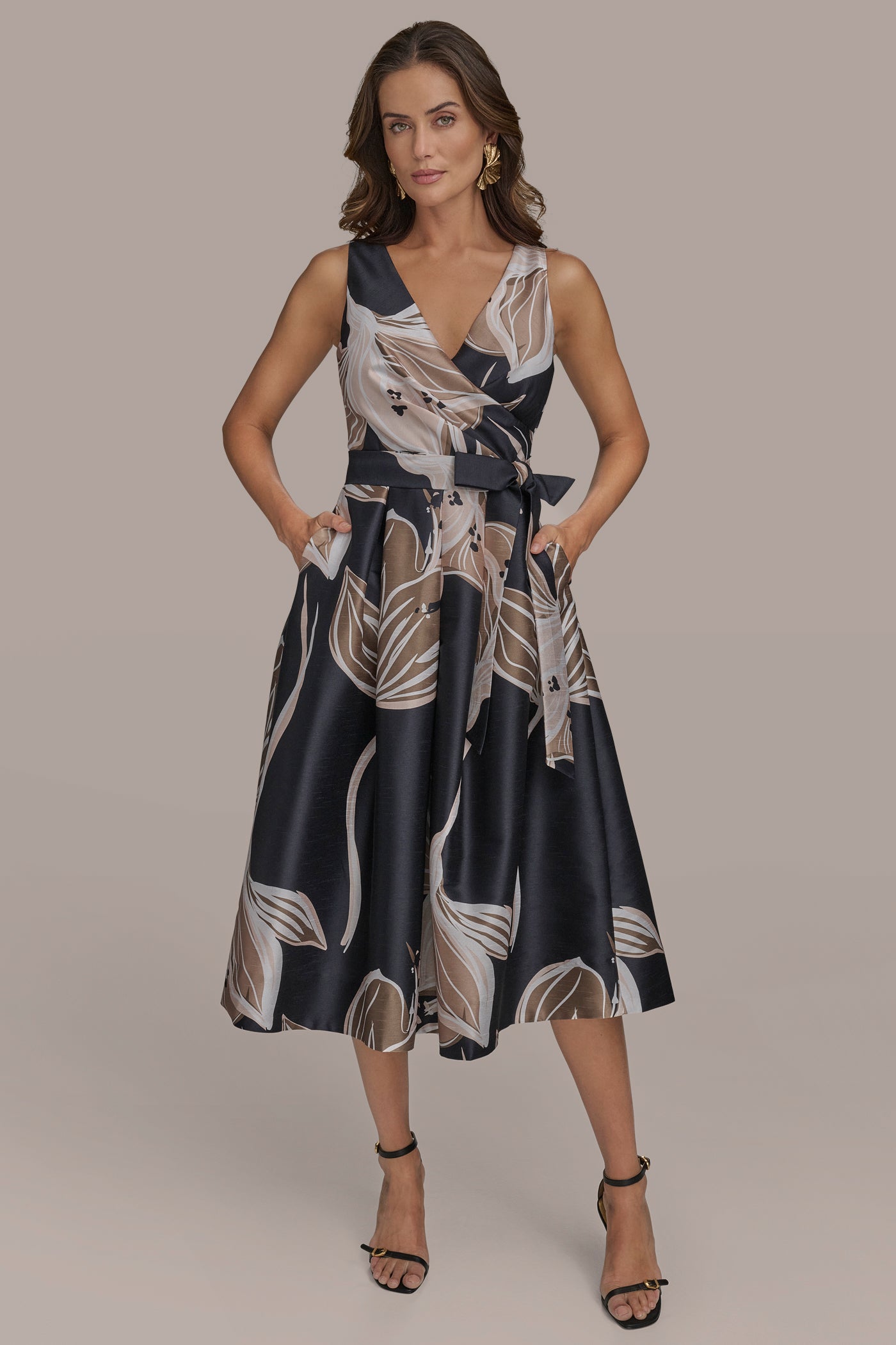 FLORAL FIT AND FLARE COCKTAIL DRESS | View 1 | Black Dresses FLORAL FIT AND FLARE COCKTAIL DRESS | View 1 | Black Dresses