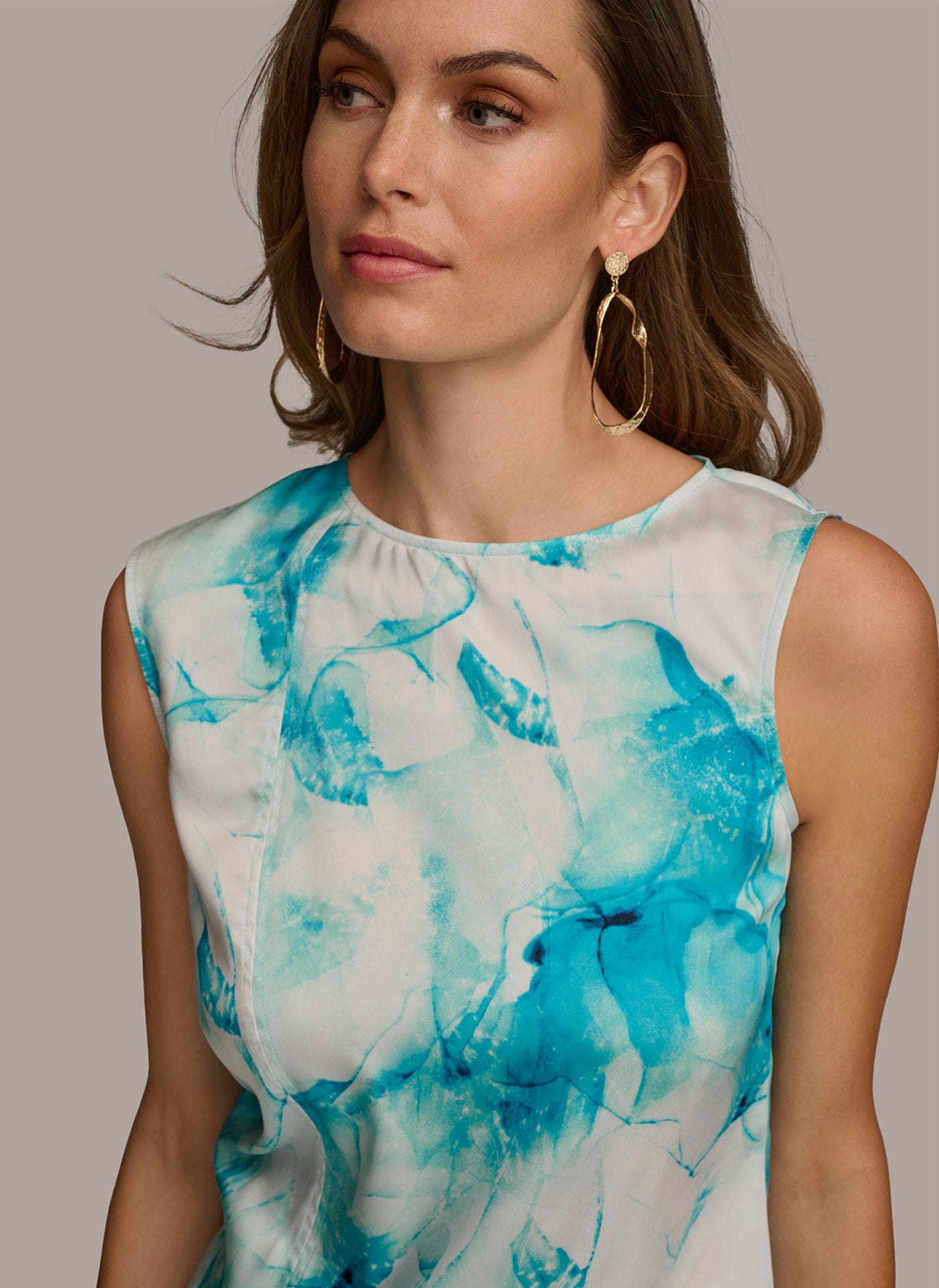 PRINTED SLEEVELESS ASYMMETRICAL TOP