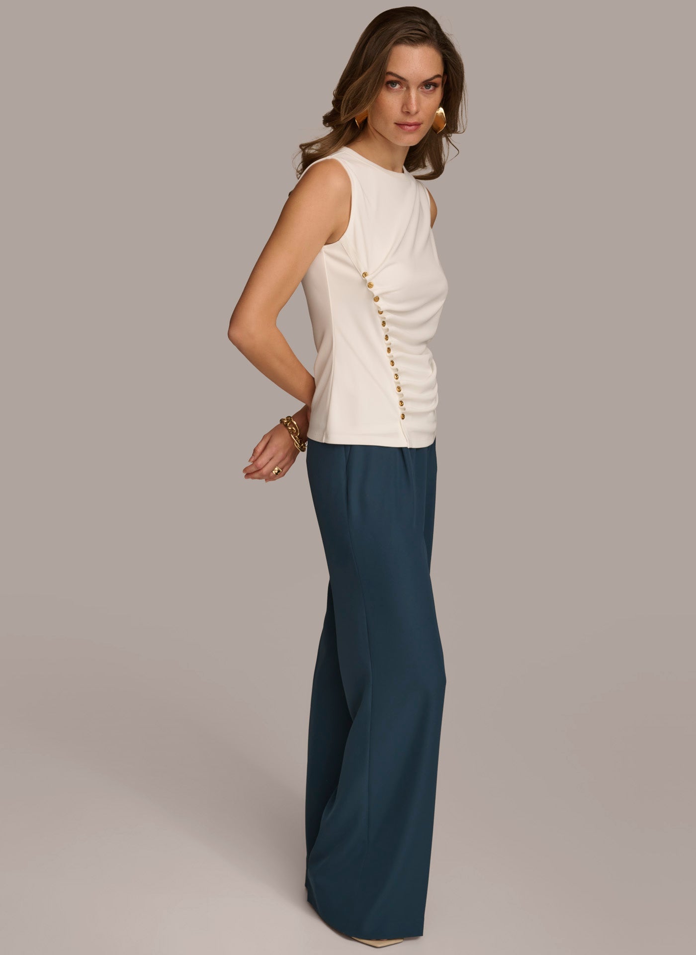 SLEEVELESS KNIT TOP WITH BUTTON DETAIL VIEW 3 | Sale Tops and Sweaters SLEEVELESS KNIT TOP WITH BUTTON DETAIL VIEW 3 | Sale Tops and Sweaters