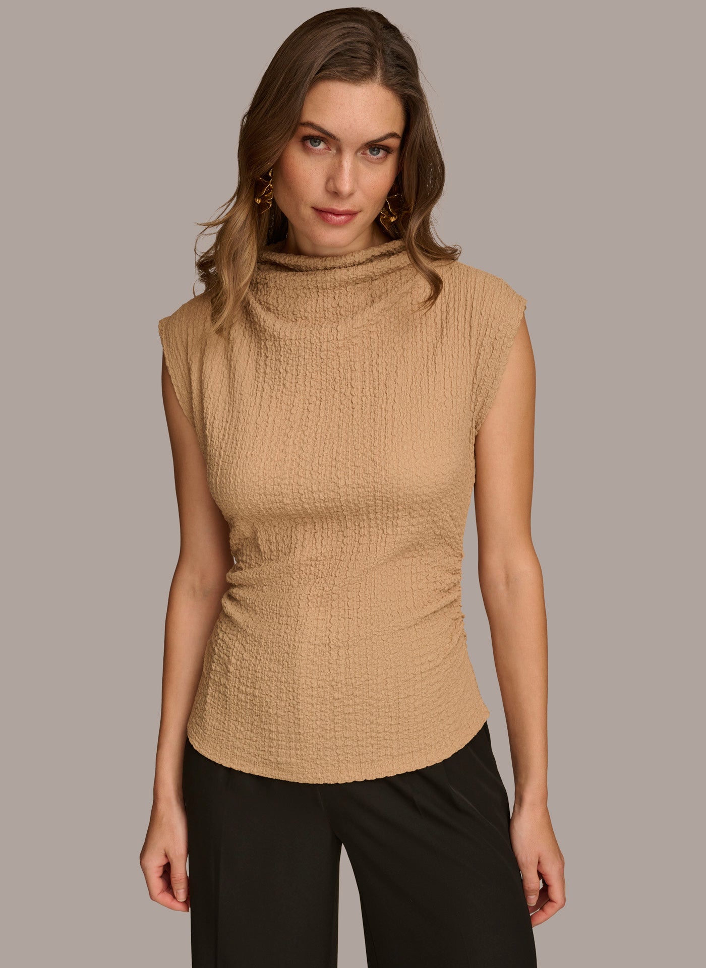 TEXTURED MOCKNECK TOP WITH RUCHING | View 1 | Summer Collection TEXTURED MOCKNECK TOP WITH RUCHING | View 1 | Summer Collection