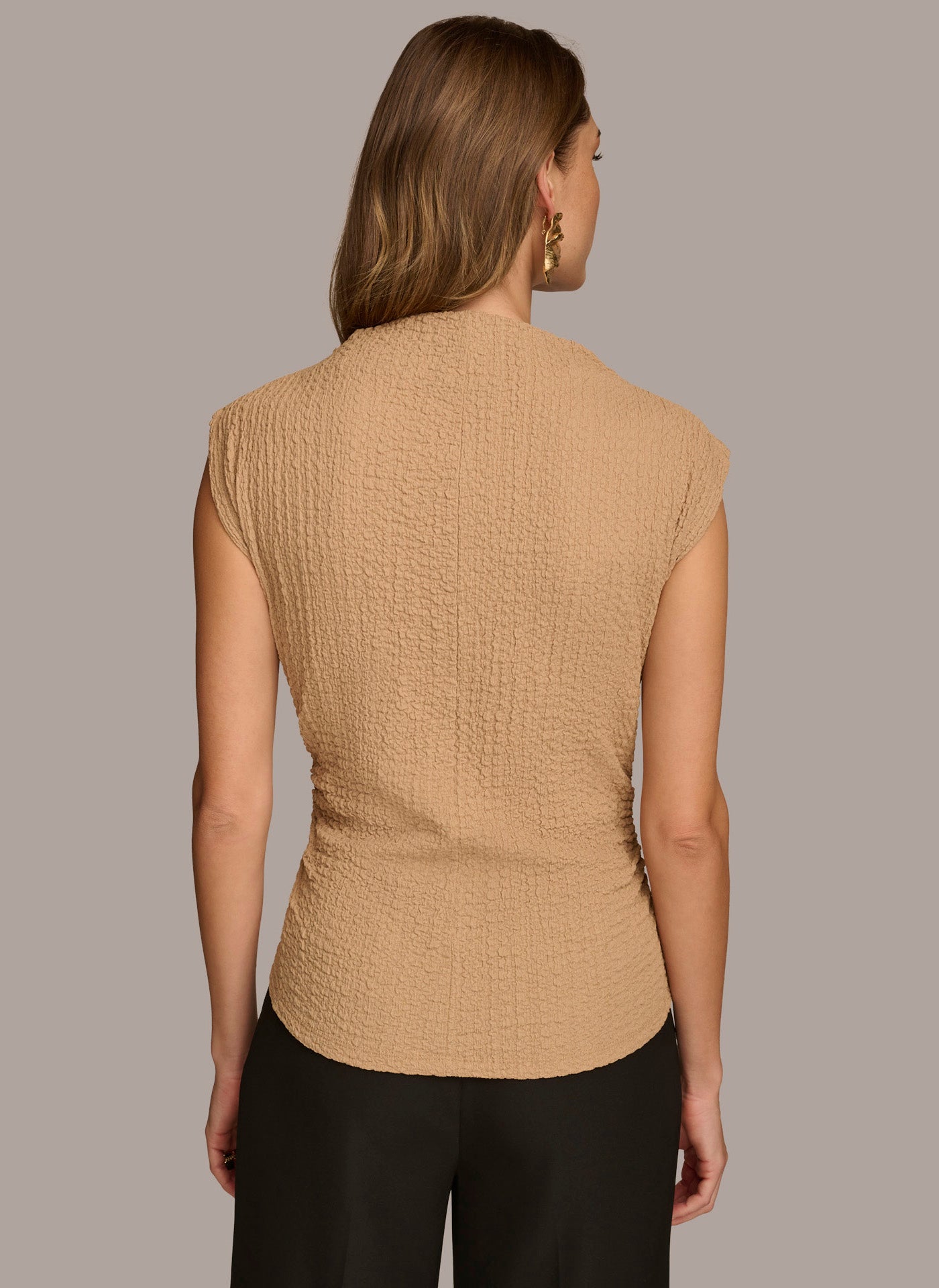 TEXTURED MOCKNECK TOP WITH RUCHING | View 2 | Summer Collection TEXTURED MOCKNECK TOP WITH RUCHING | View 2 | Summer Collection
