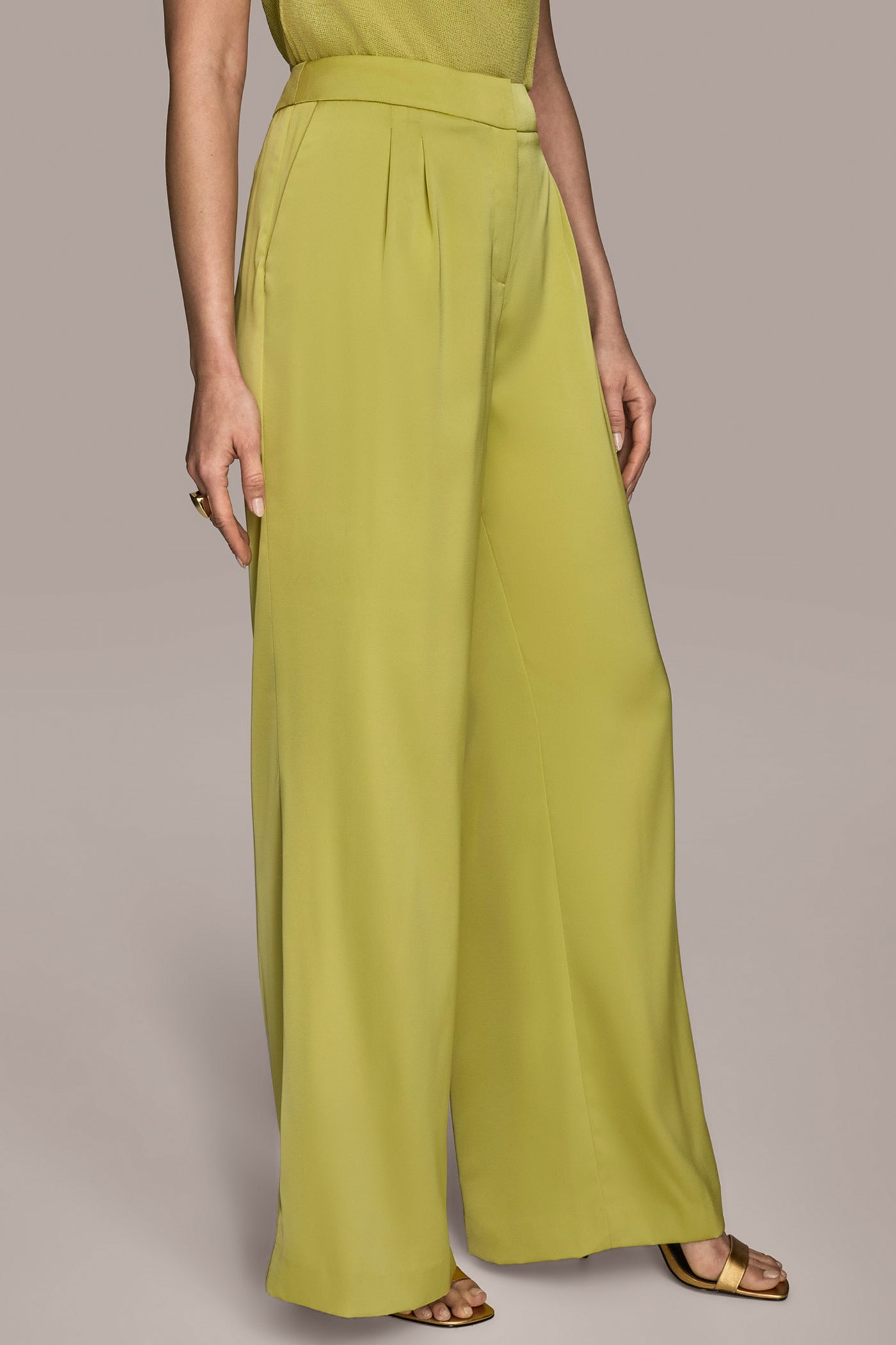 PLEATED WIDE LEG SUIT PANT | View 2 | Matching Sets PLEATED WIDE LEG SUIT PANT | View 2 | Matching Sets