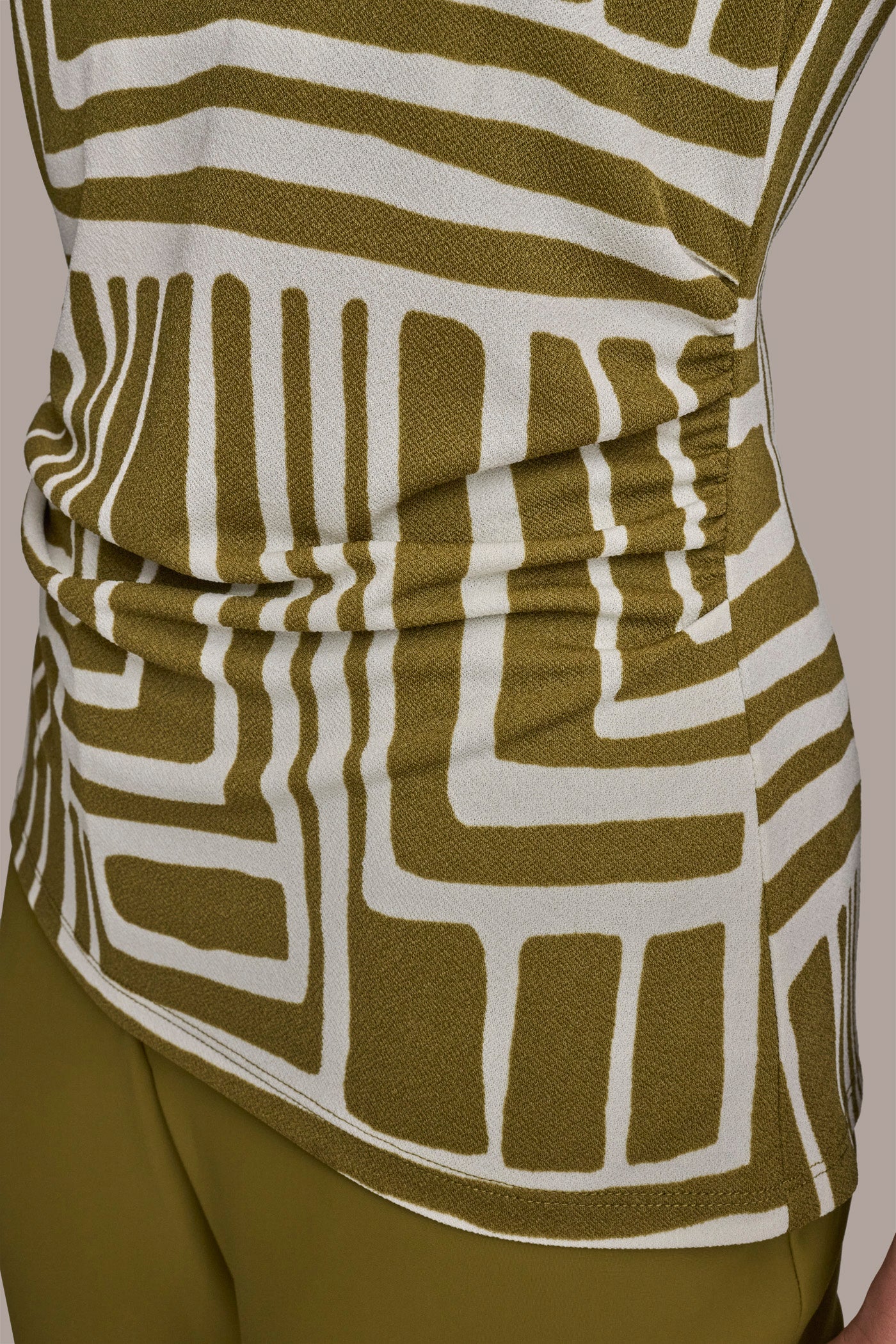TWIST SHOULDER TOP VIEW 6 TWIST SHOULDER TOP VIEW 6