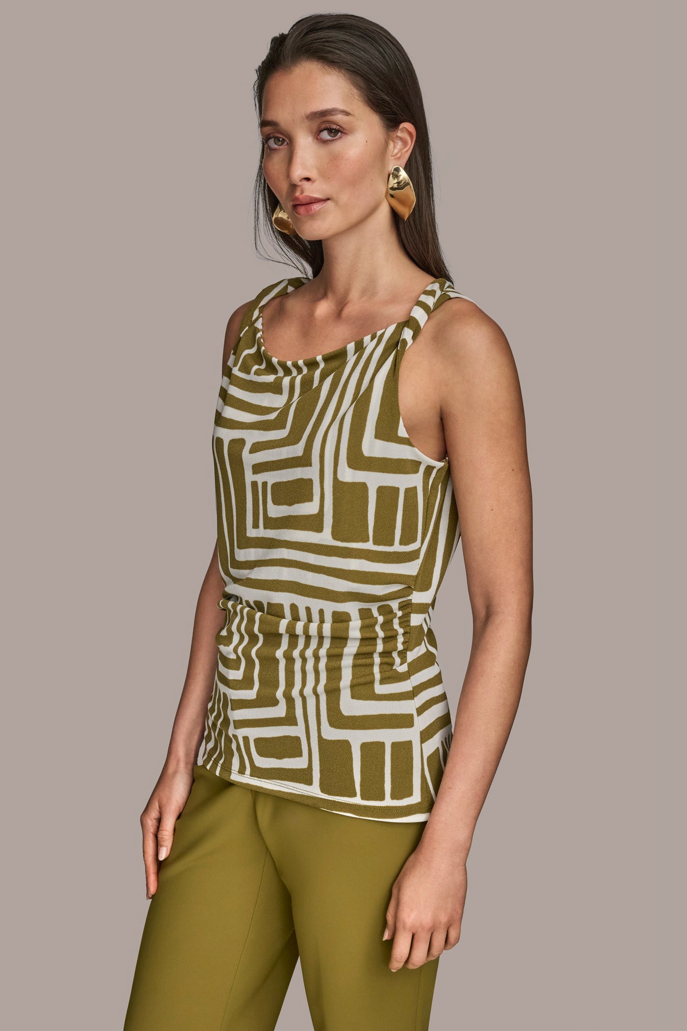 TWIST SHOULDER TOP VIEW 3 TWIST SHOULDER TOP VIEW 3