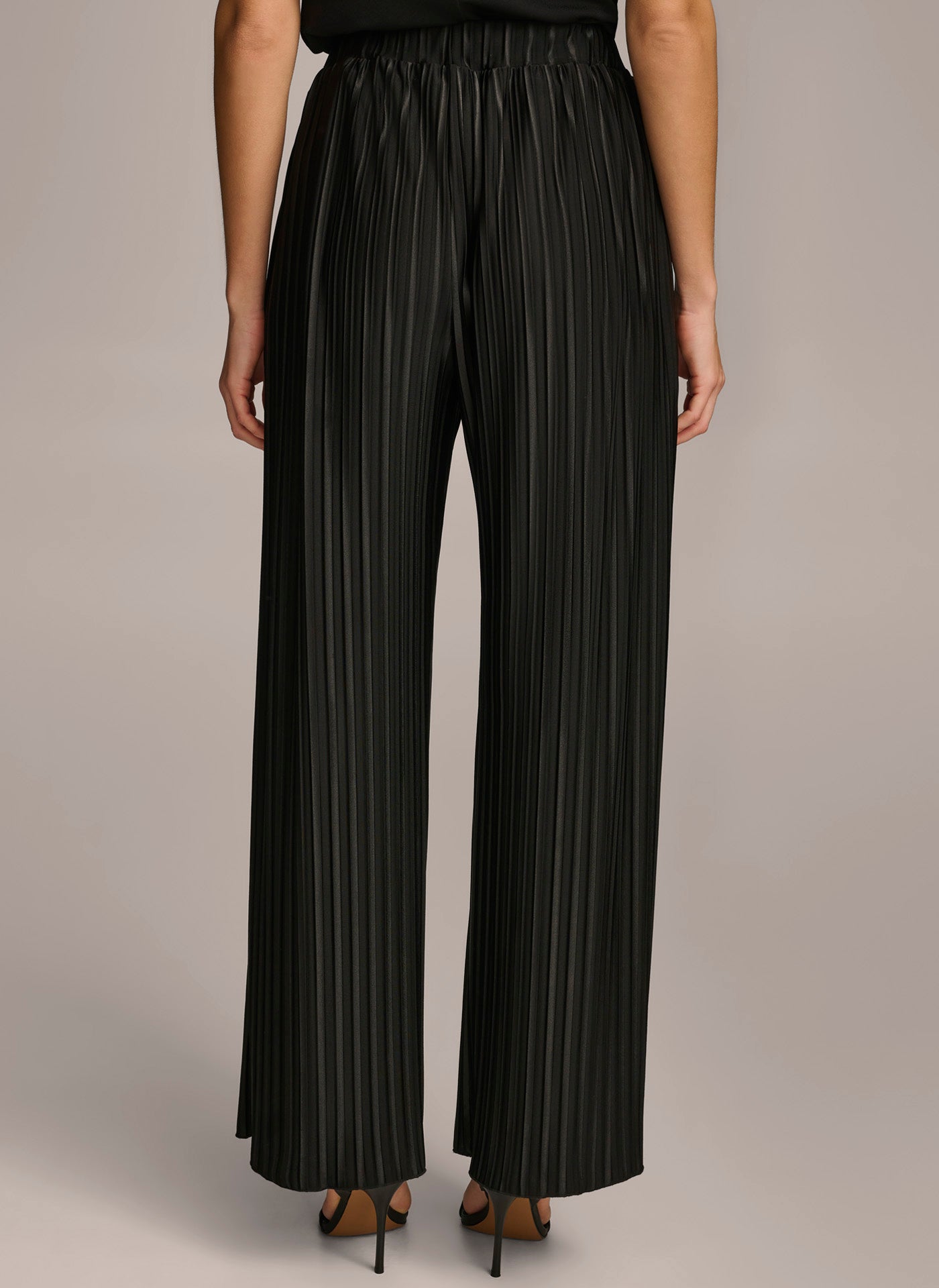 PLEATED PULL ON PANT | View 2 | BEST IN BLACK PLEATED PULL ON PANT | View 2 | BEST IN BLACK