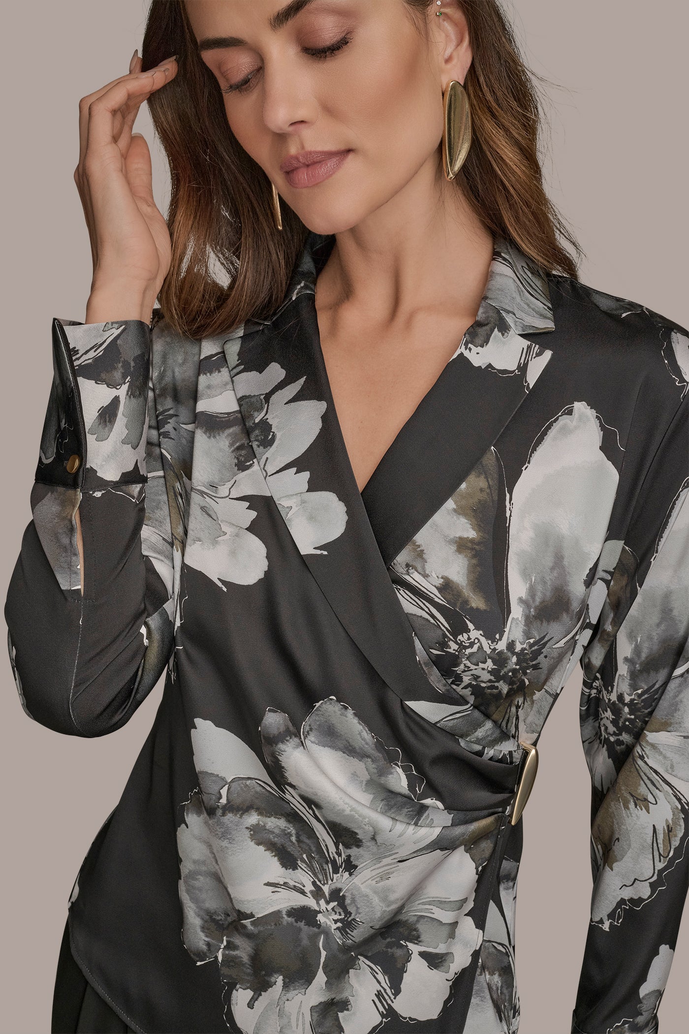 ASYMMETRIC WRAP-EFFECT FLORAL BLOUSE VIEW 6 | Clothing ASYMMETRIC WRAP-EFFECT FLORAL BLOUSE VIEW 6 | Clothing