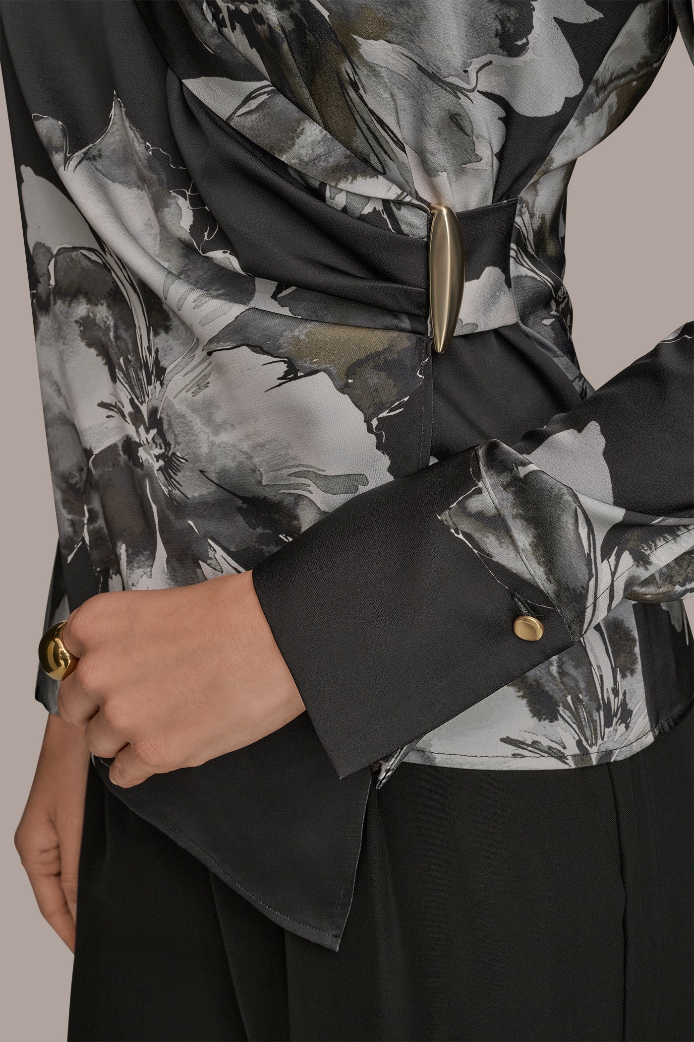 ASYMMETRIC WRAP-EFFECT FLORAL BLOUSE VIEW 5 | Clothing ASYMMETRIC WRAP-EFFECT FLORAL BLOUSE VIEW 5 | Clothing