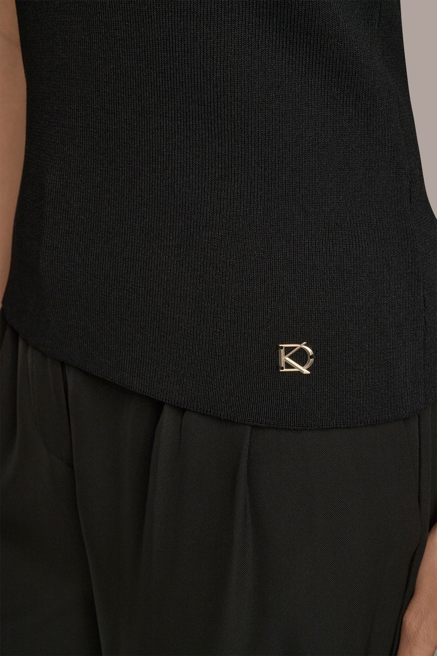 SLEEVELESS V-NECK SWEATER VIEW 5 | Clothing SLEEVELESS V-NECK SWEATER VIEW 5 | Clothing