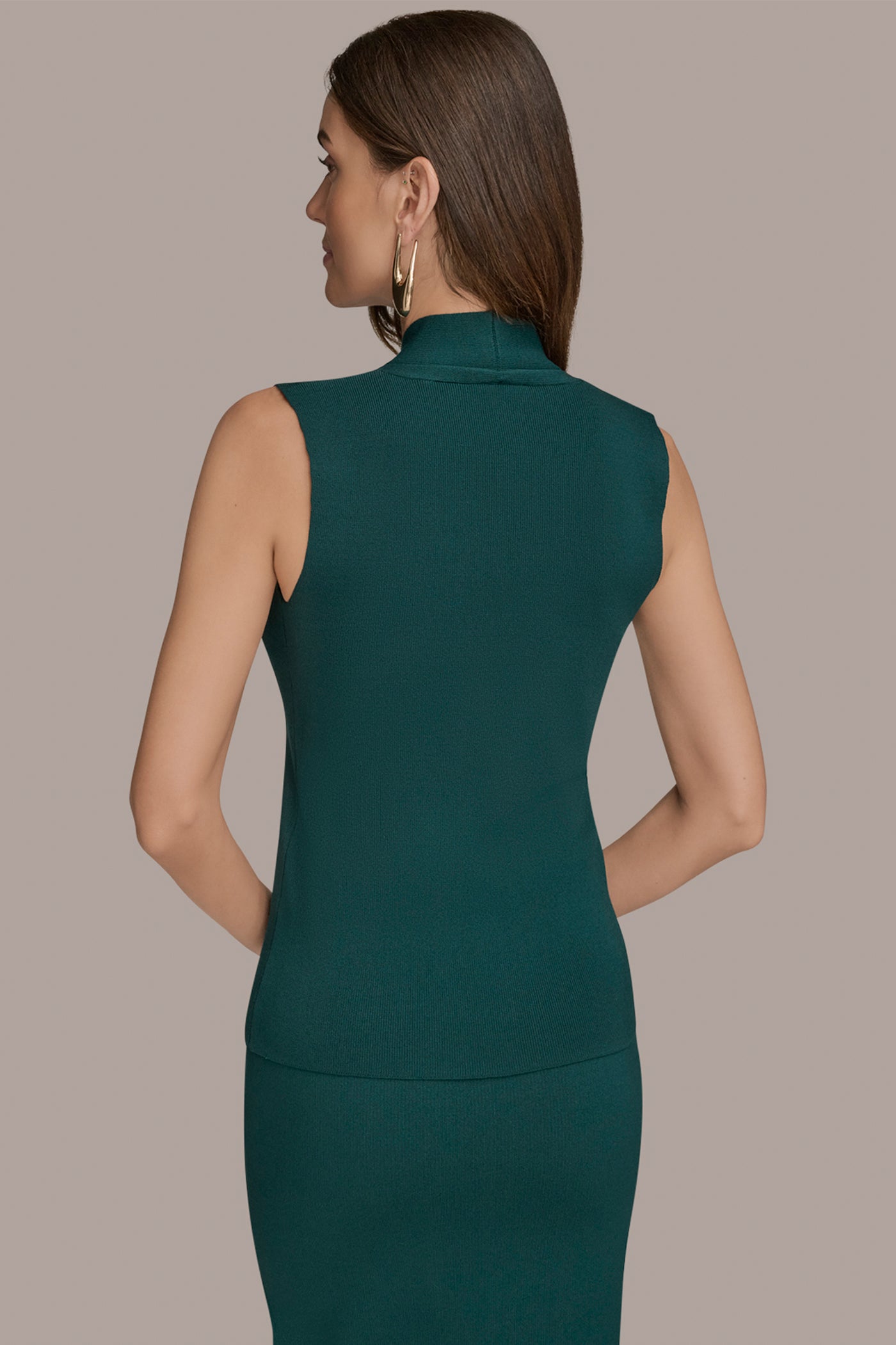 SLEEVELESS V-NECK SWEATER | View 2 | Tops SLEEVELESS V-NECK SWEATER | View 2 | Tops