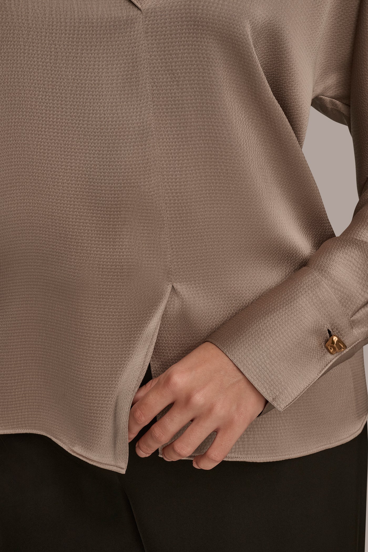 HAMMERED SATIN LONG SLEEVE V-NECK TOP VIEW 5 | Clothing HAMMERED SATIN LONG SLEEVE V-NECK TOP VIEW 5 | Clothing