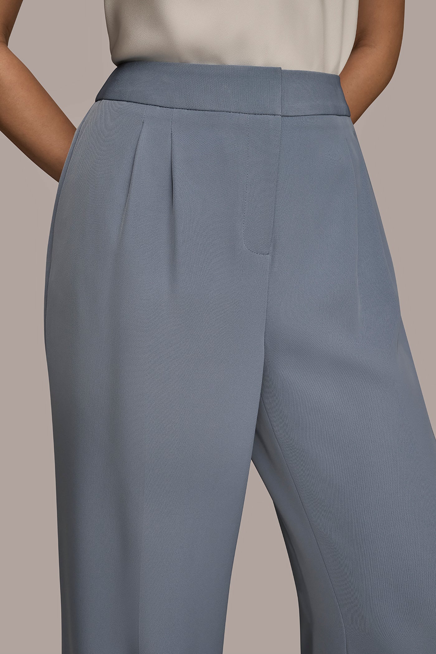HIGH-RISE PLEATED WIDE-LEG PANT VIEW 4 | Holiday Collection HIGH-RISE PLEATED WIDE-LEG PANT VIEW 4 | Holiday Collection