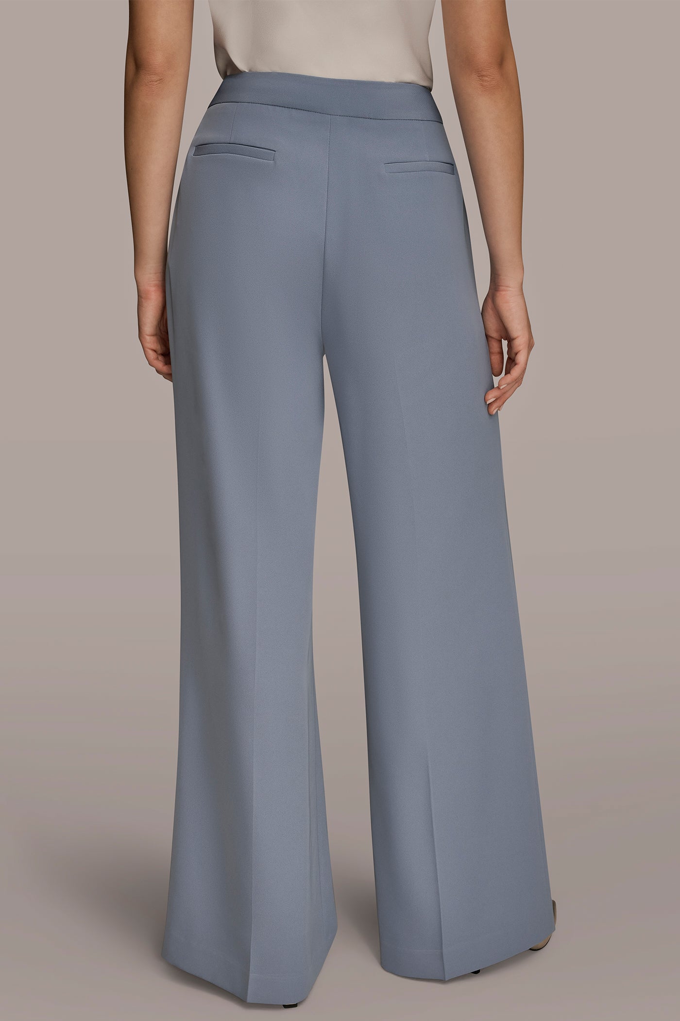 HIGH-RISE PLEATED WIDE-LEG PANT | View 2 | Pants HIGH-RISE PLEATED WIDE-LEG PANT | View 2 | Pants