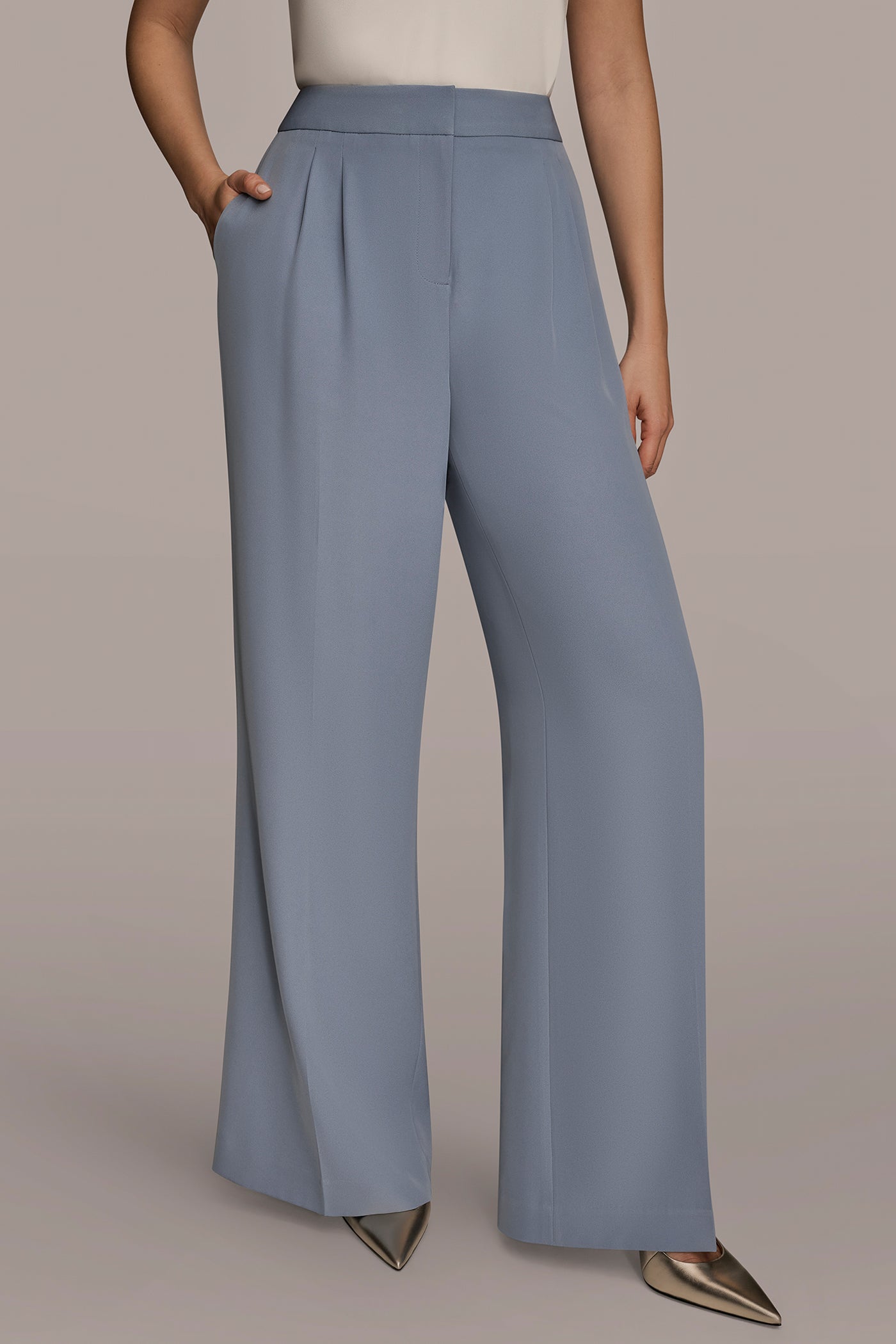 HIGH-RISE PLEATED WIDE-LEG PANT | View 1 | Pants HIGH-RISE PLEATED WIDE-LEG PANT | View 1 | Pants