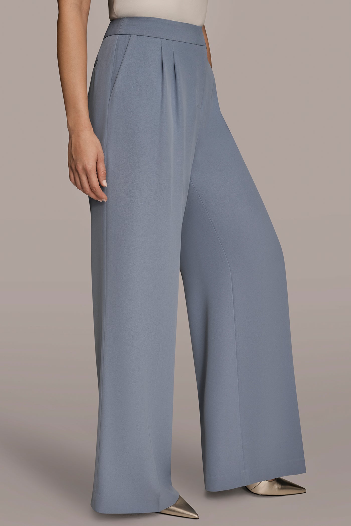 HIGH-RISE PLEATED WIDE-LEG PANT VIEW 3 | Holiday Collection HIGH-RISE PLEATED WIDE-LEG PANT VIEW 3 | Holiday Collection