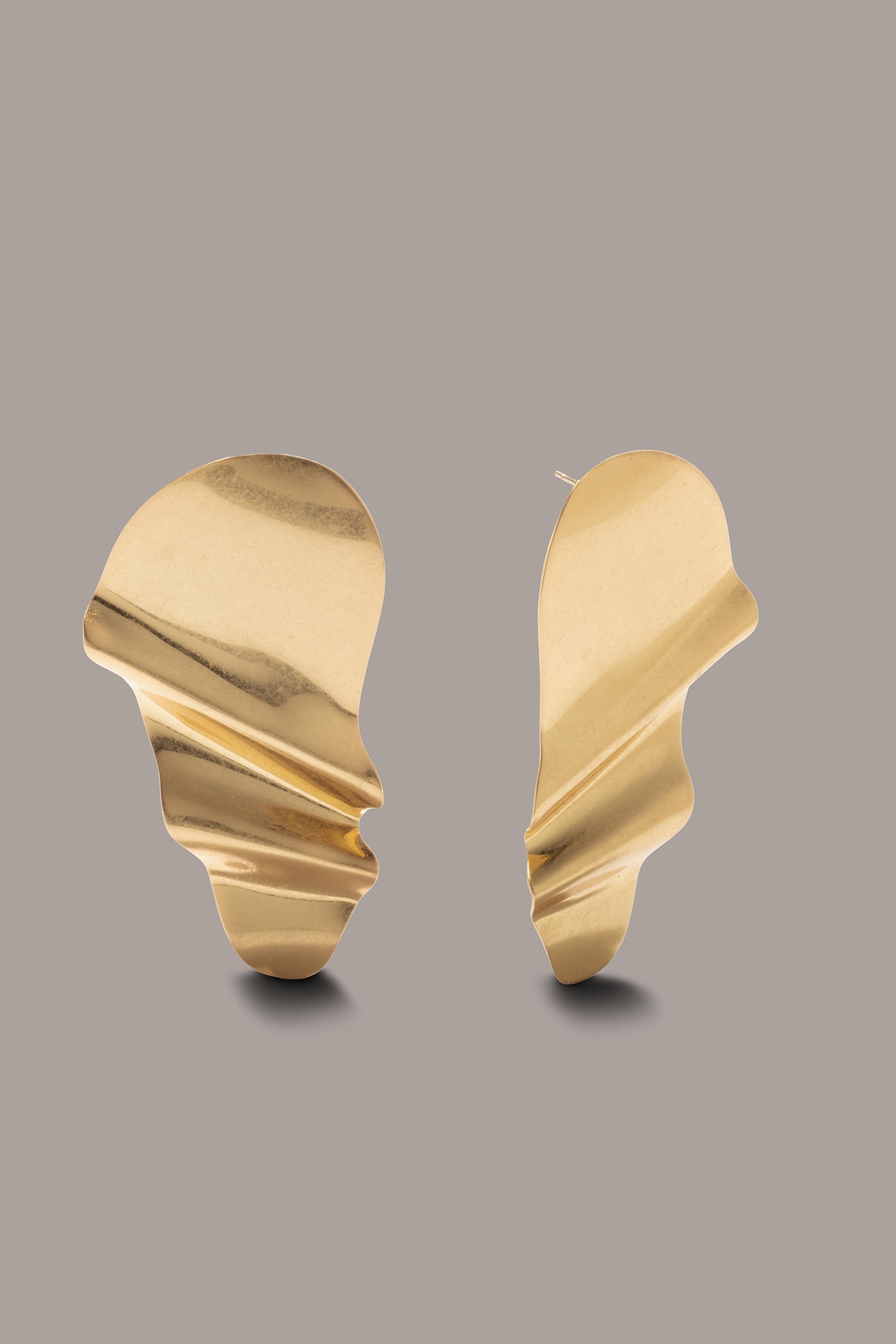 OVERSIZED TWISTED STUD EARRING VIEW 3 | Earrings