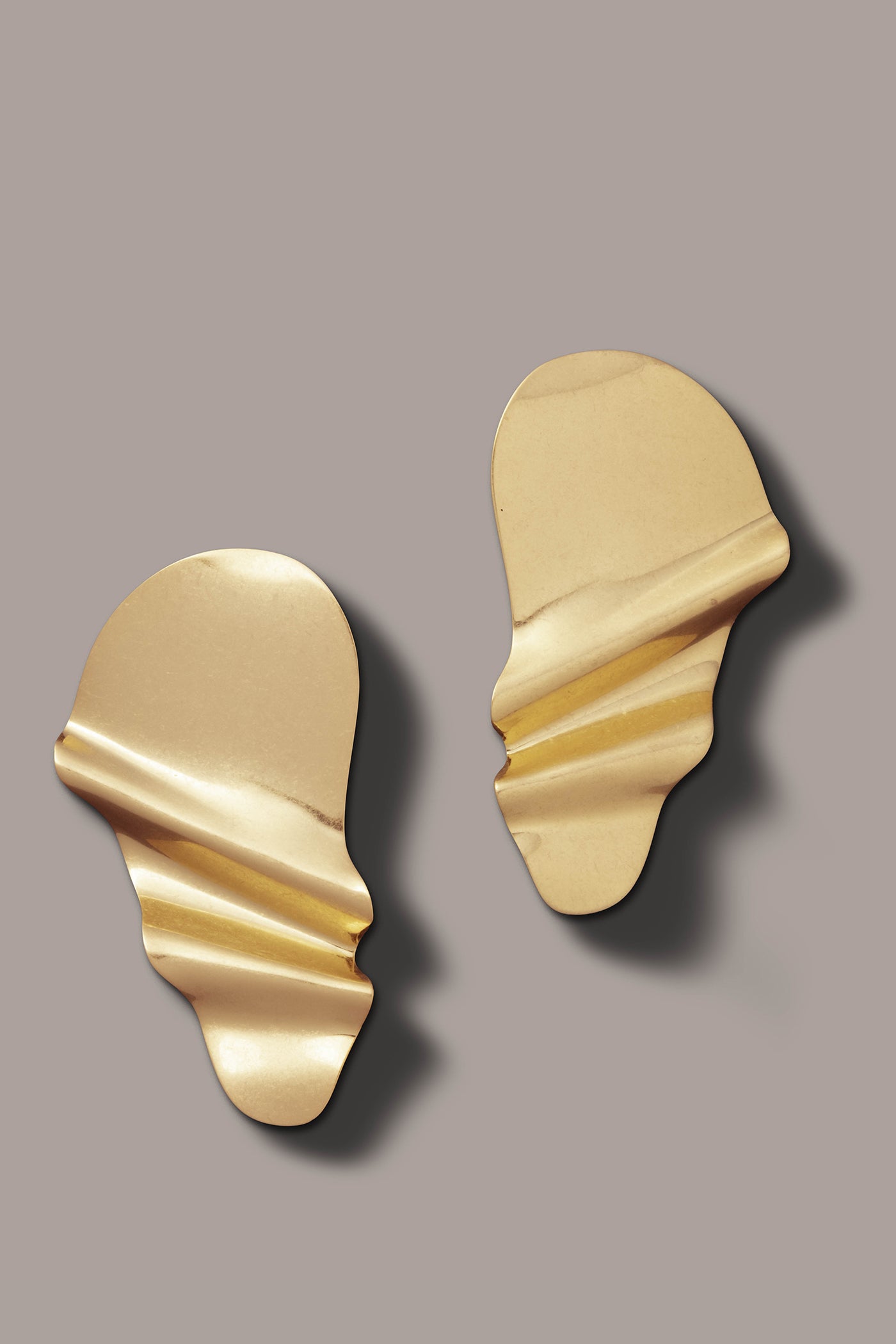 OVERSIZED TWISTED STUD EARRING | View 1 | Earrings