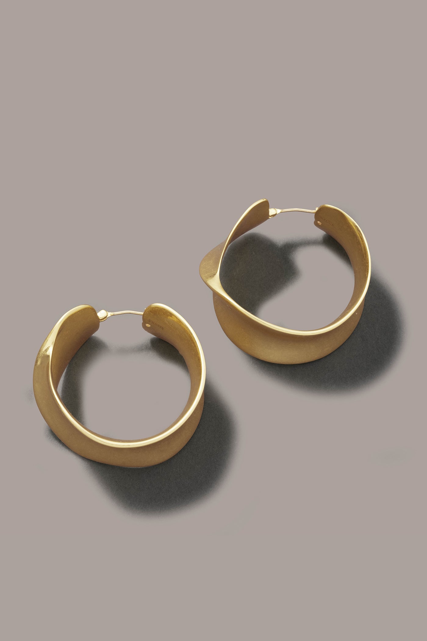 TWISTED WIDE HOOP EARRING | View 2 | Earrings