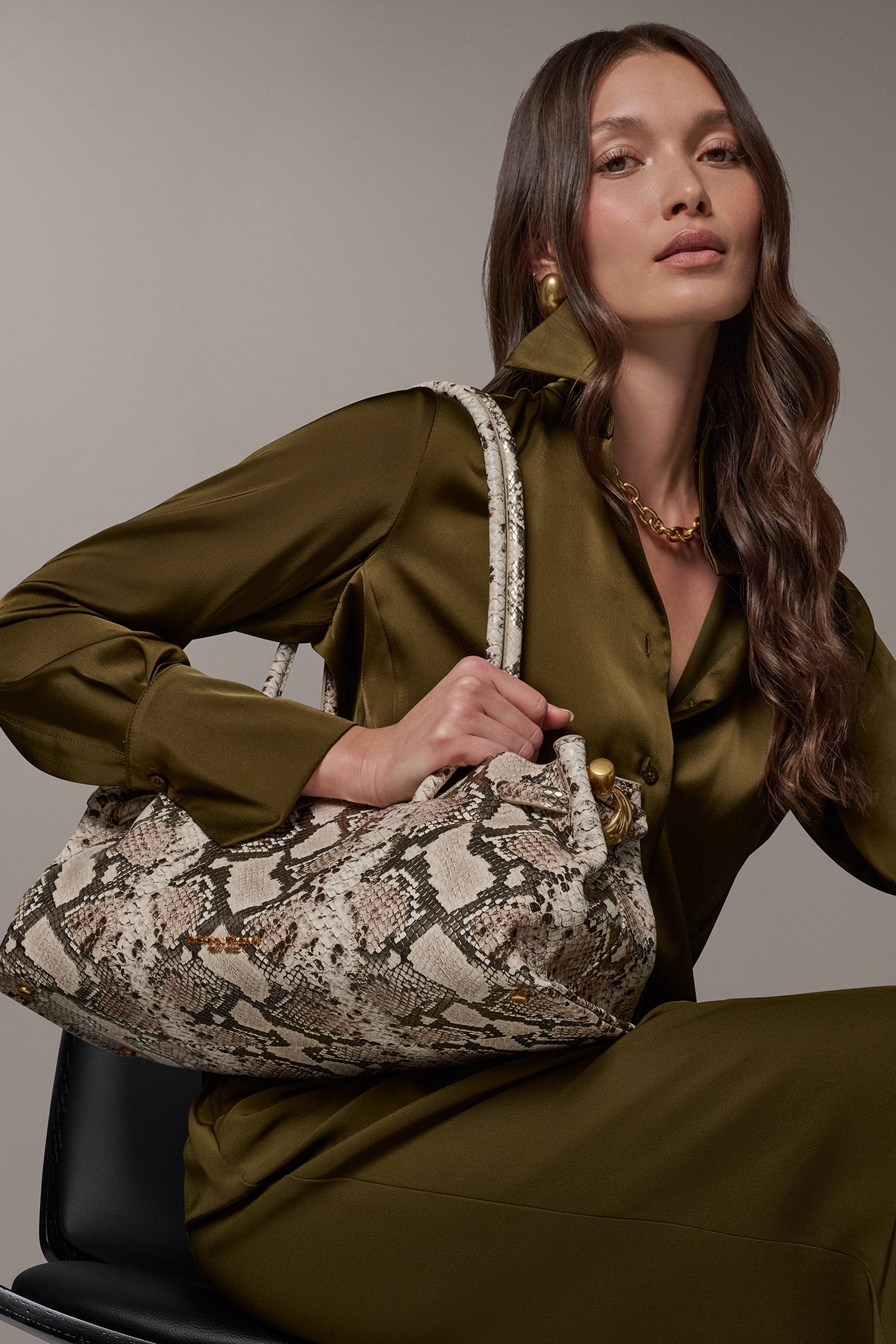 CASHMERE SNAKE-EFFECT MEDIUM TOTE (alternate view)