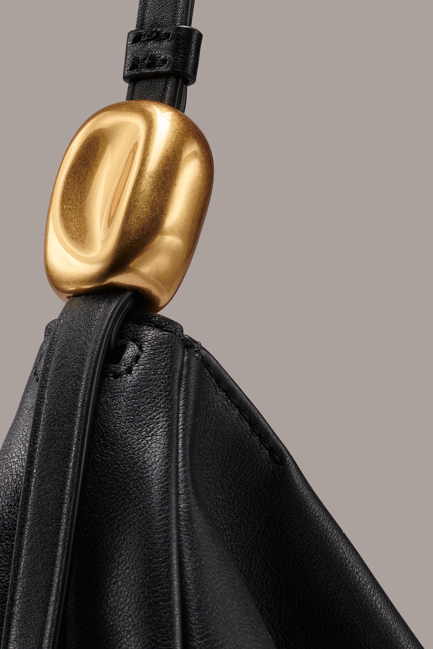 VELVET SUEDE LARGE SHOULDER BAG VIEW 5