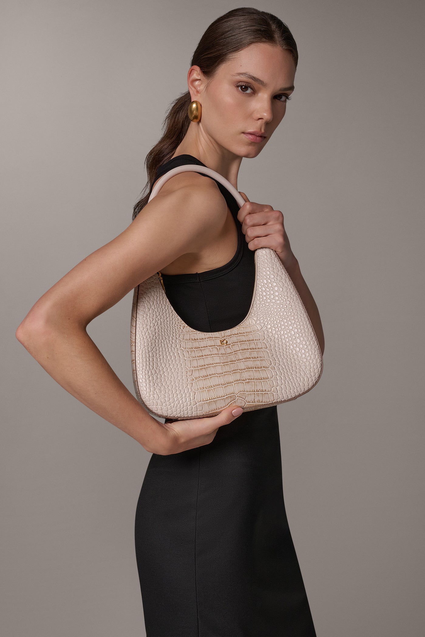 QUOGUE CROC-EFFECT LEATHER SHOULDER BAG VIEW 2