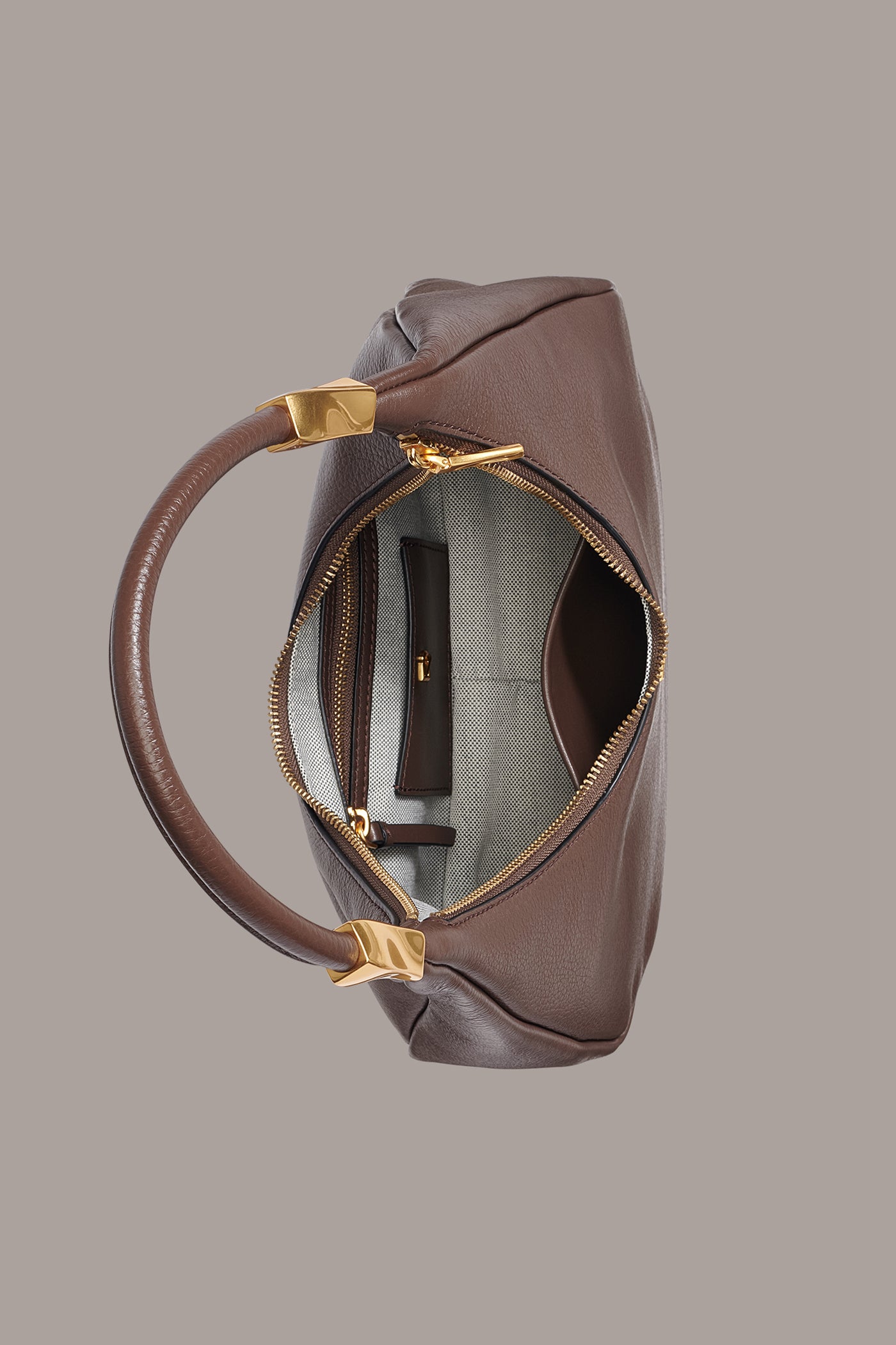 QUOGUE LEATHER SHOULDER BAG VIEW 6