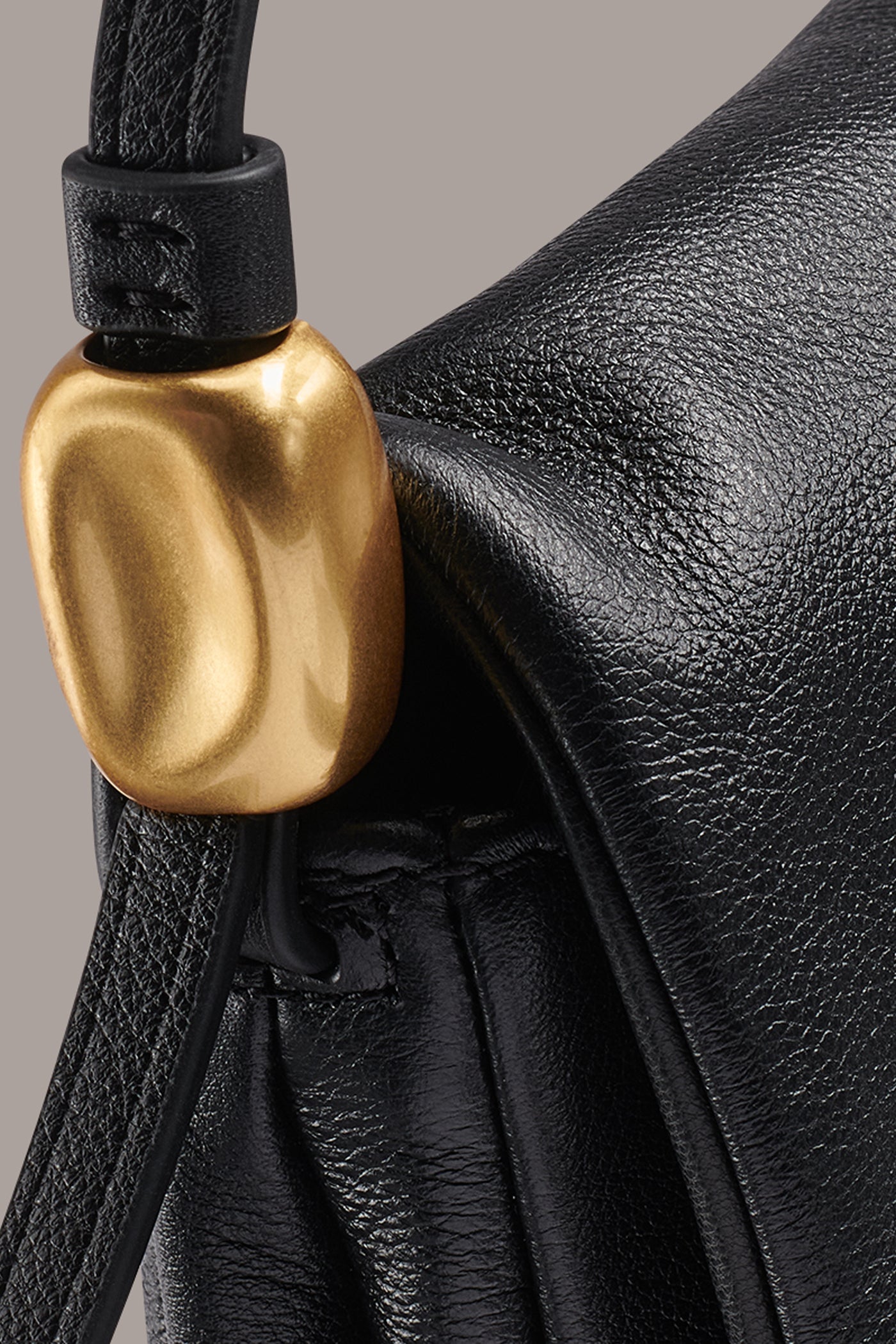 VELVET LEATHER FLAP SHOULDER BAG VIEW 5