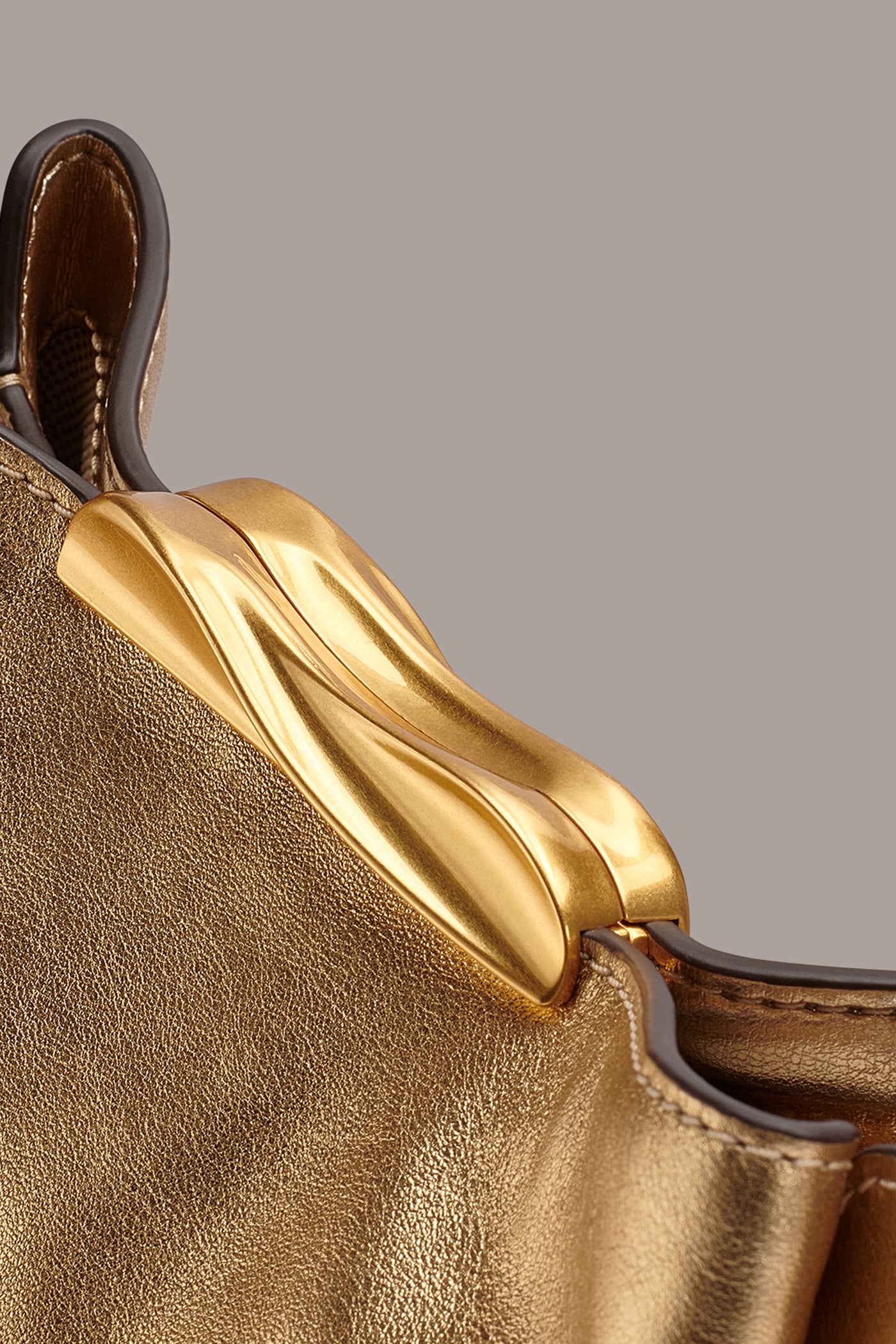POPLIN METALLIC LEATHER CROSSBODY BAG VIEW 5