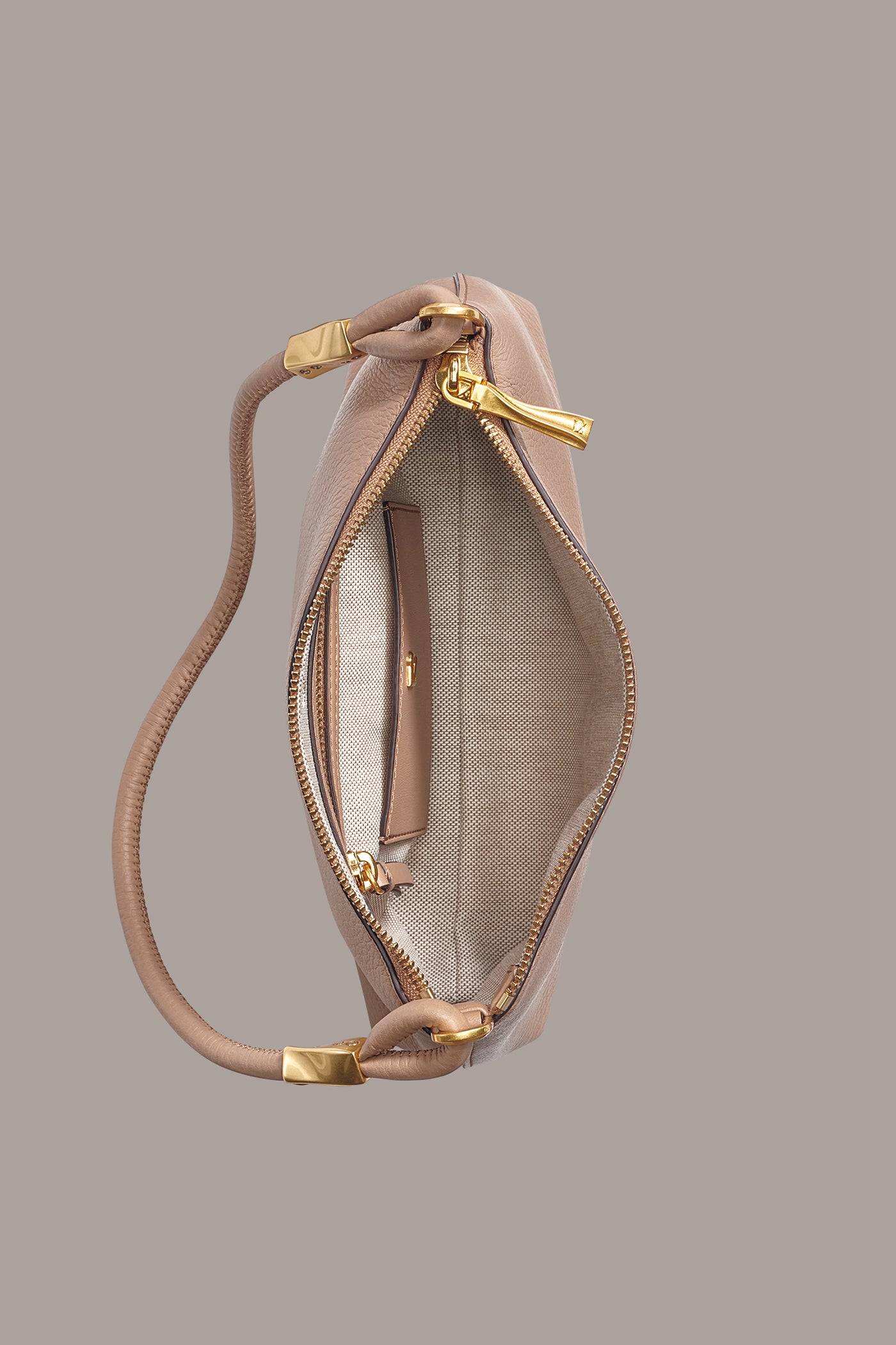 QUOGUE POUCHETTE VIEW 7 | New Arrivals