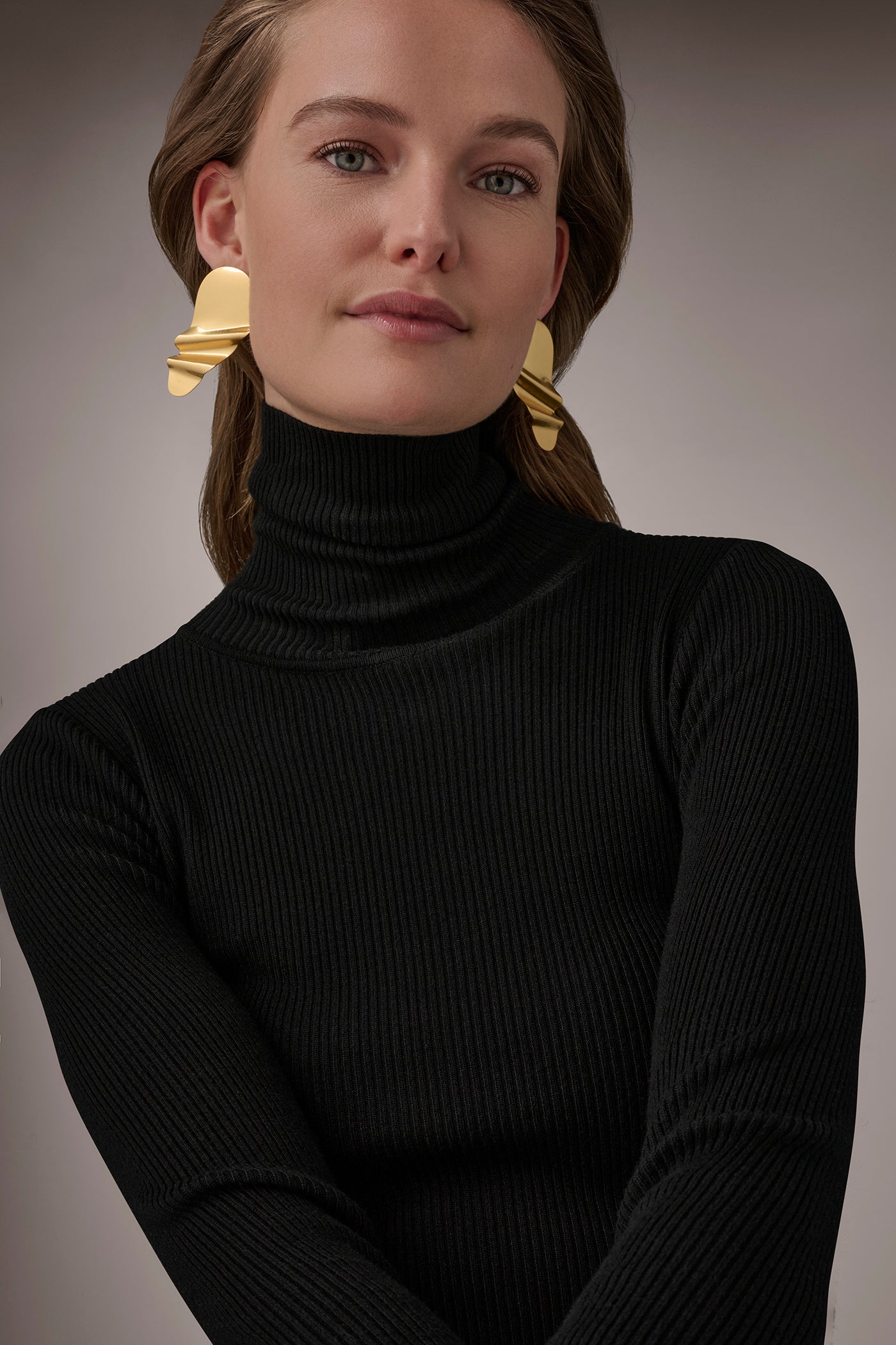 OVERSIZED TWISTED STUD EARRING VIEW 4 | Valentine's Day Shop