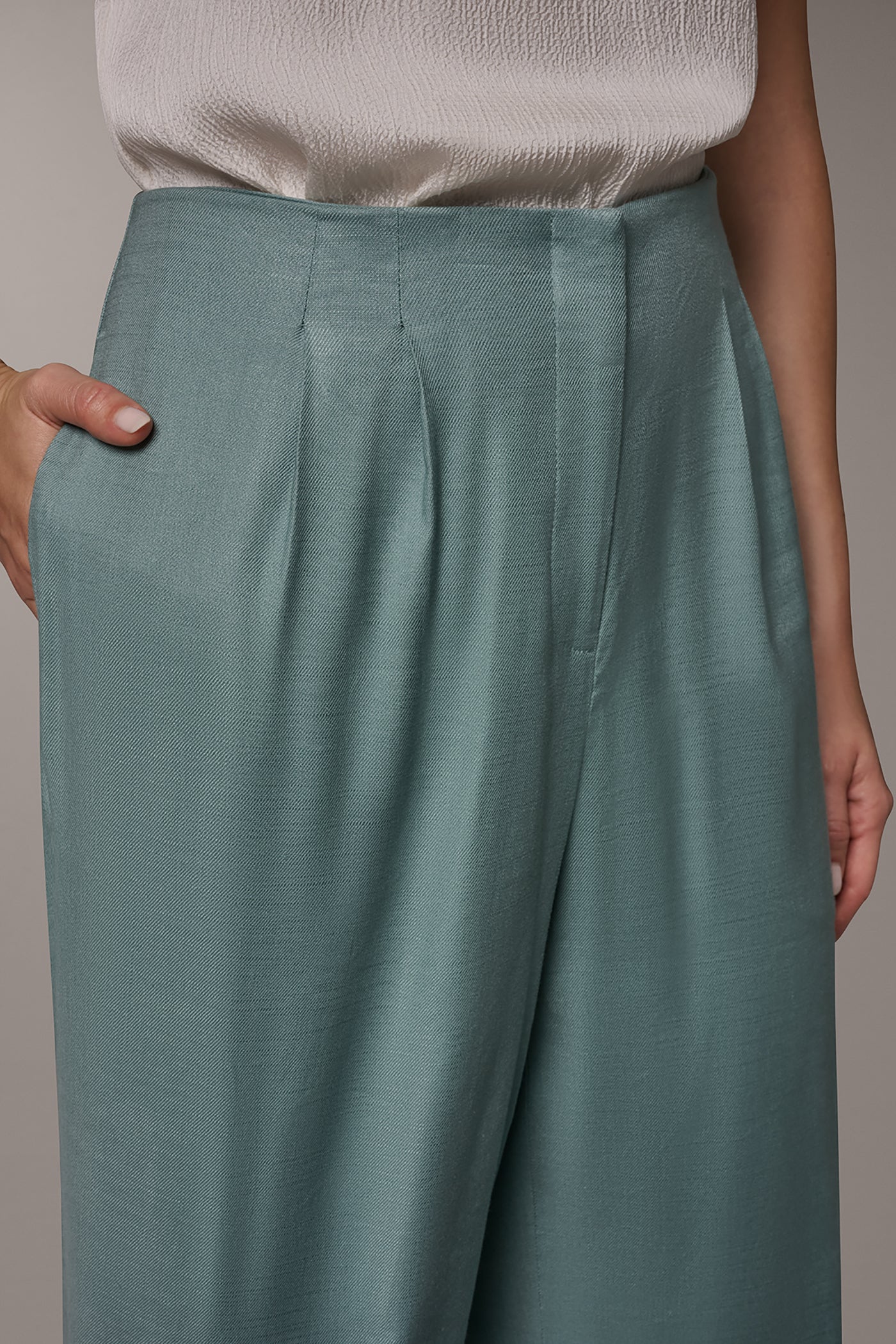 EXTRA HIGH-RISE PLEATED WIDE-LEG PANT VIEW 4 | New clothing