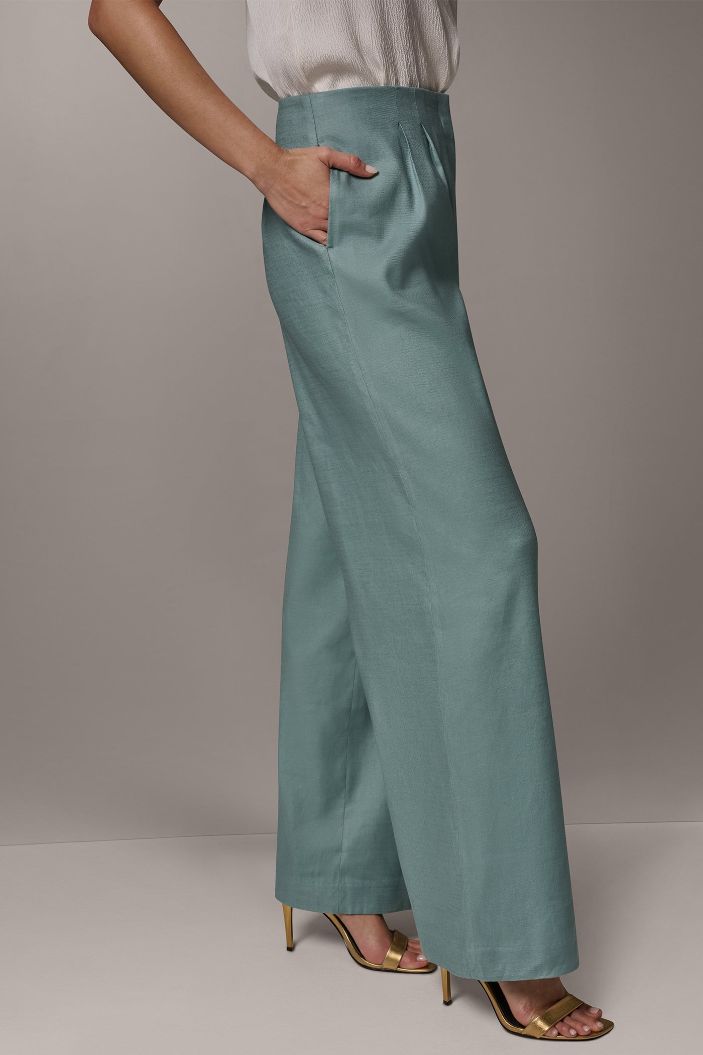EXTRA HIGH-RISE PLEATED WIDE-LEG PANT VIEW 3 | New clothing