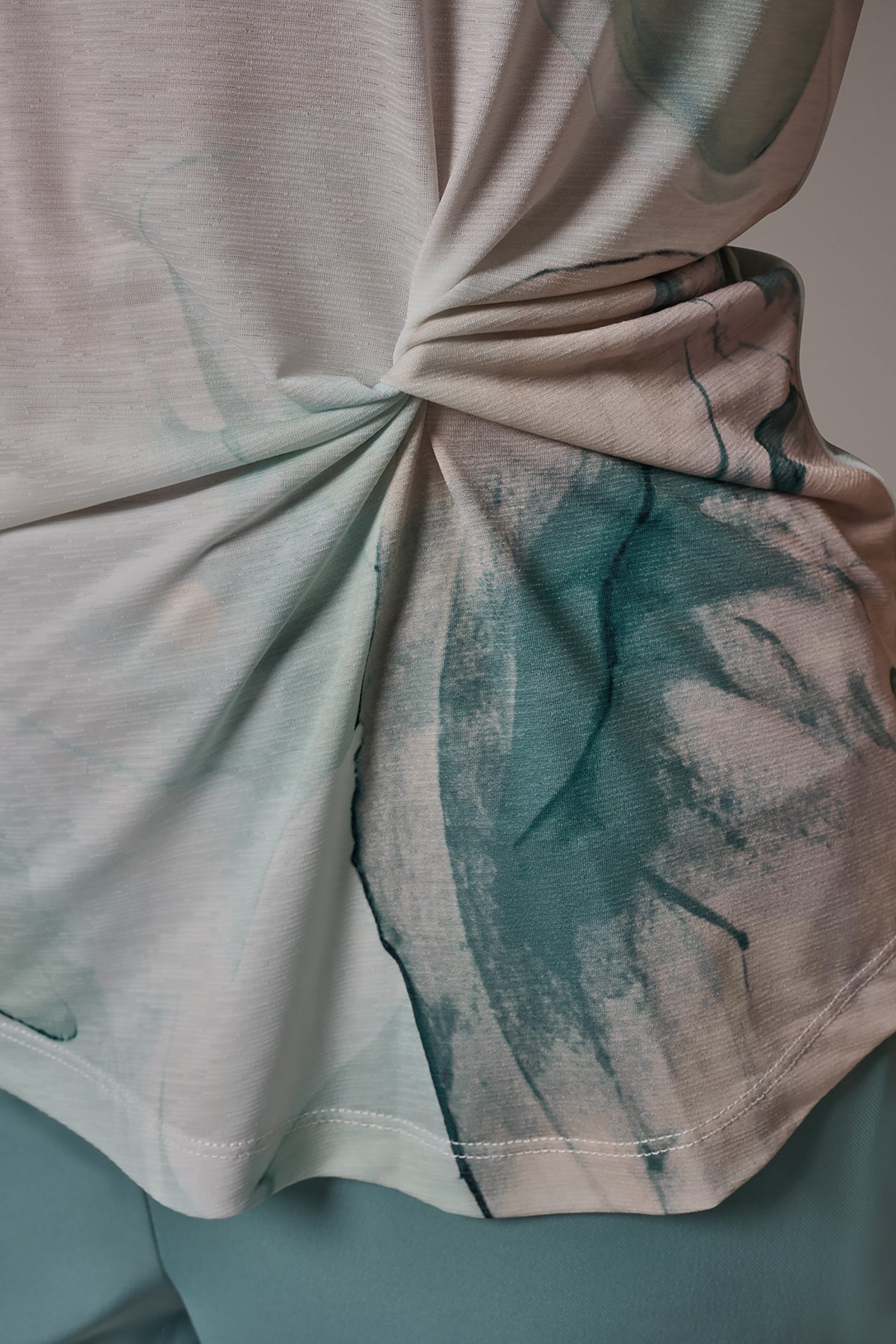 STRIPED GOLD-TONE EMBELLISHED SHOULDER T-SHIRT VIEW 5 | New clothing