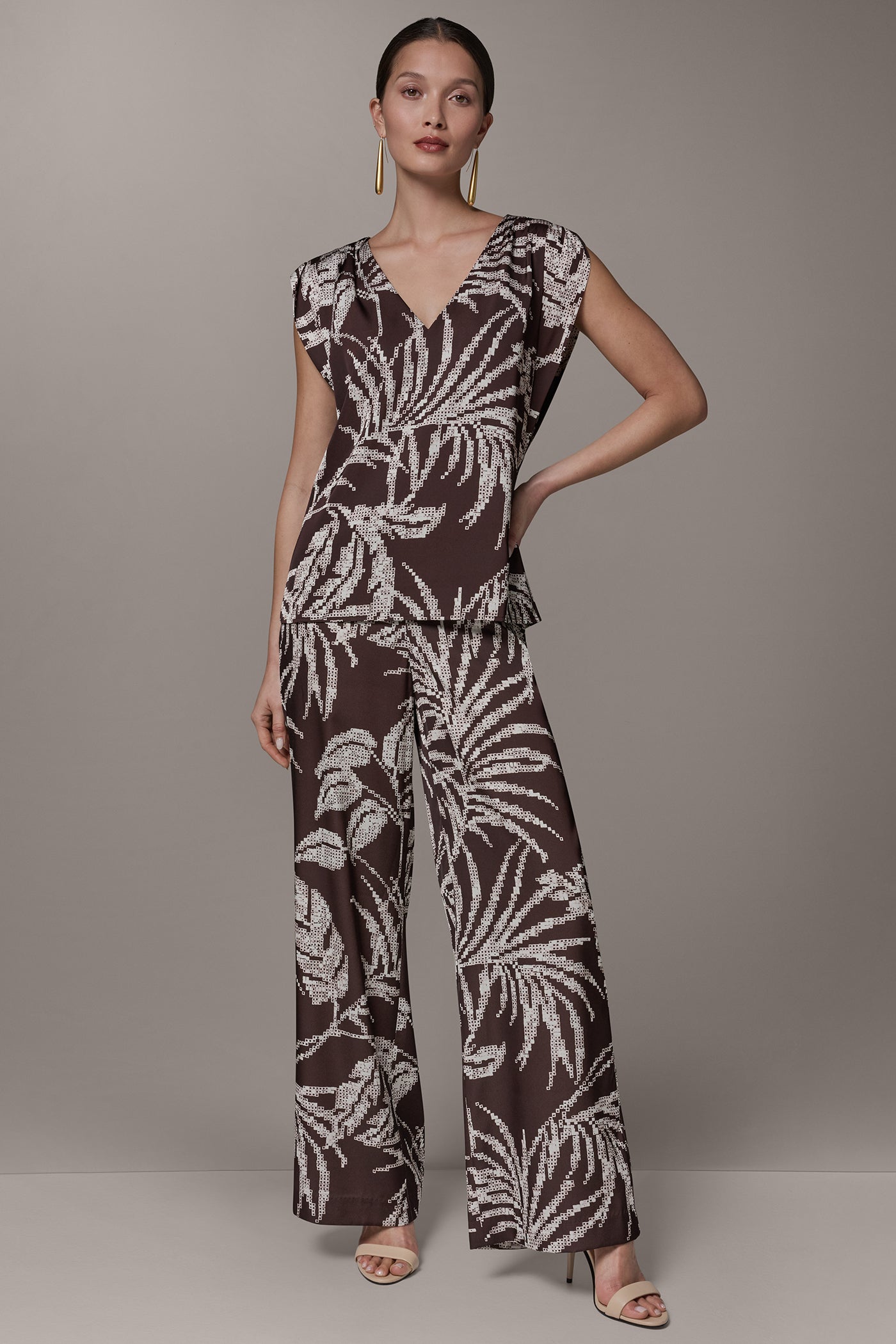 SLEEVELESS EXTENDED SHOULDER TOP VIEW 7