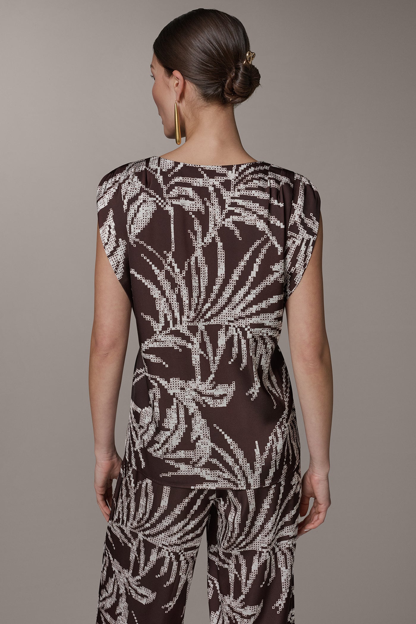 SLEEVELESS EXTENDED SHOULDER TOP | View 2 | Products