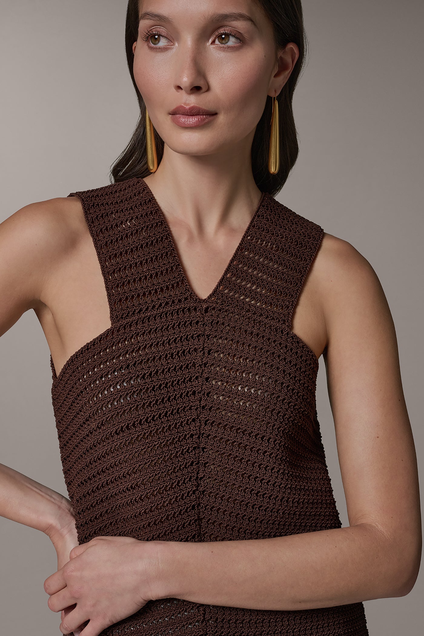 SLEEVELESS V-NECK SWEATER TOP VIEW 4 | Clothing