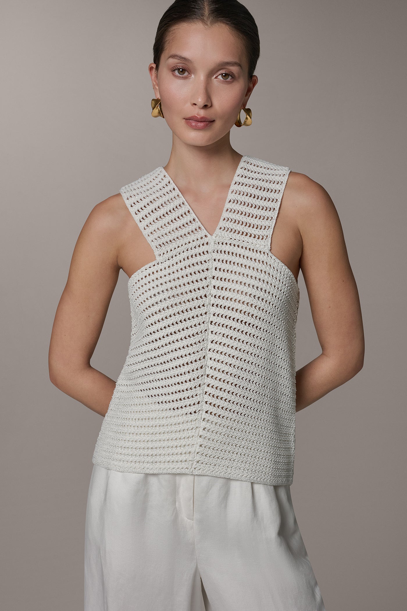 SLEEVELESS V-NECK SWEATER TOP | View 1 | Clothing