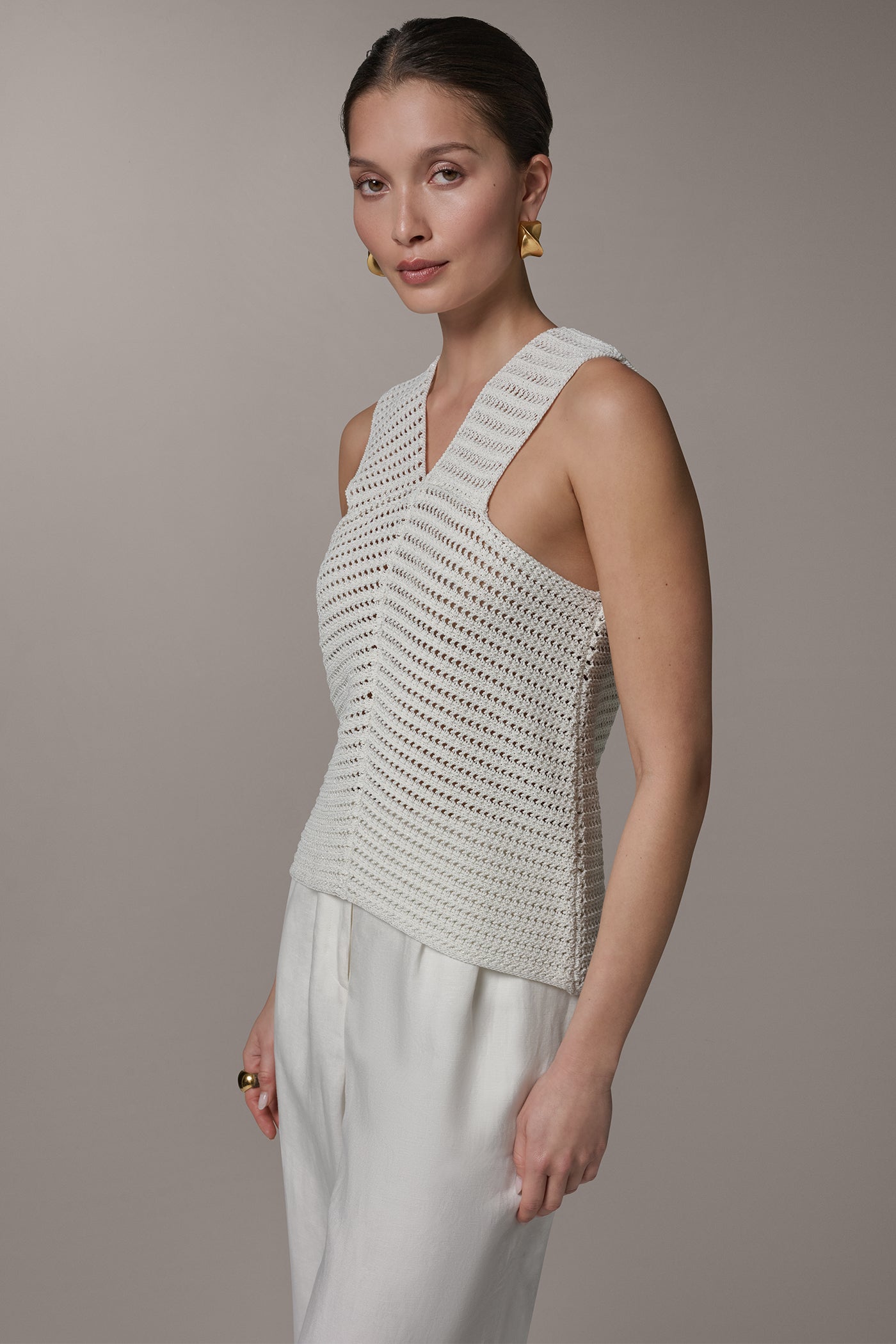 SLEEVELESS V-NECK SWEATER TOP VIEW 3 | Clothing