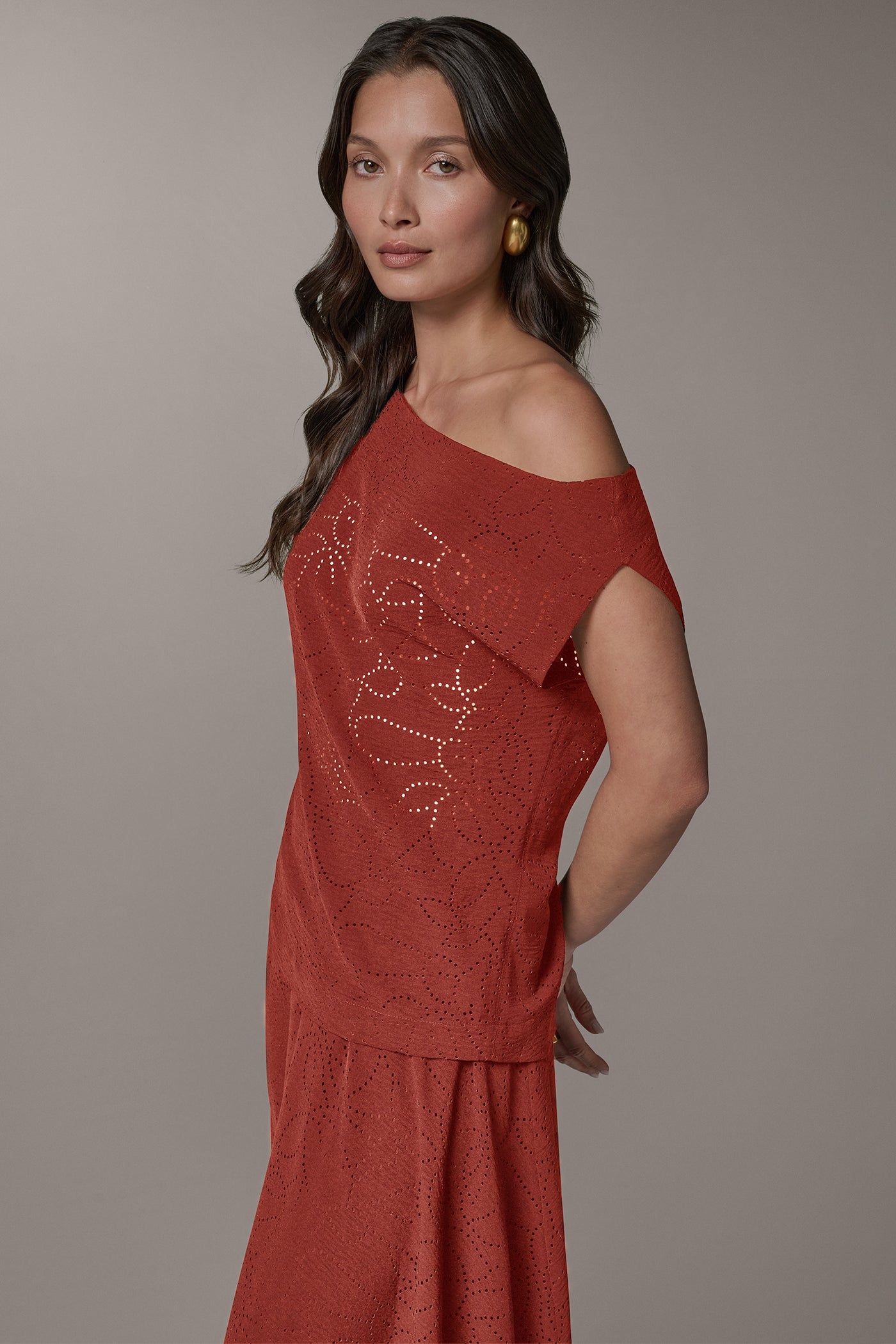 SLEEVELESS ASYMMETRIC LASER CUT TOP VIEW 4 | Clothing