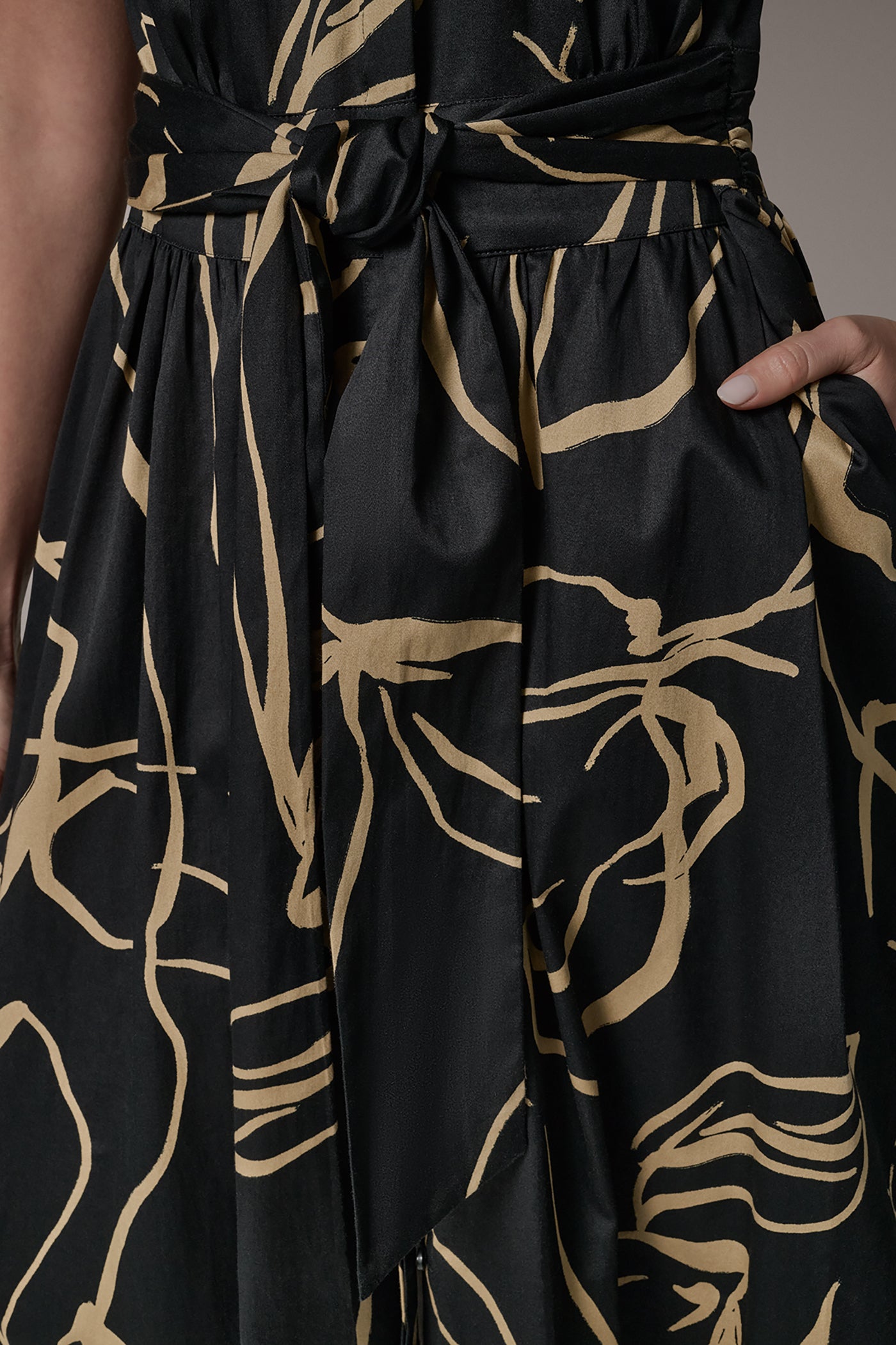 SLEEVELESS PRINT MIDI DRESS VIEW 6 | Essential Dresses